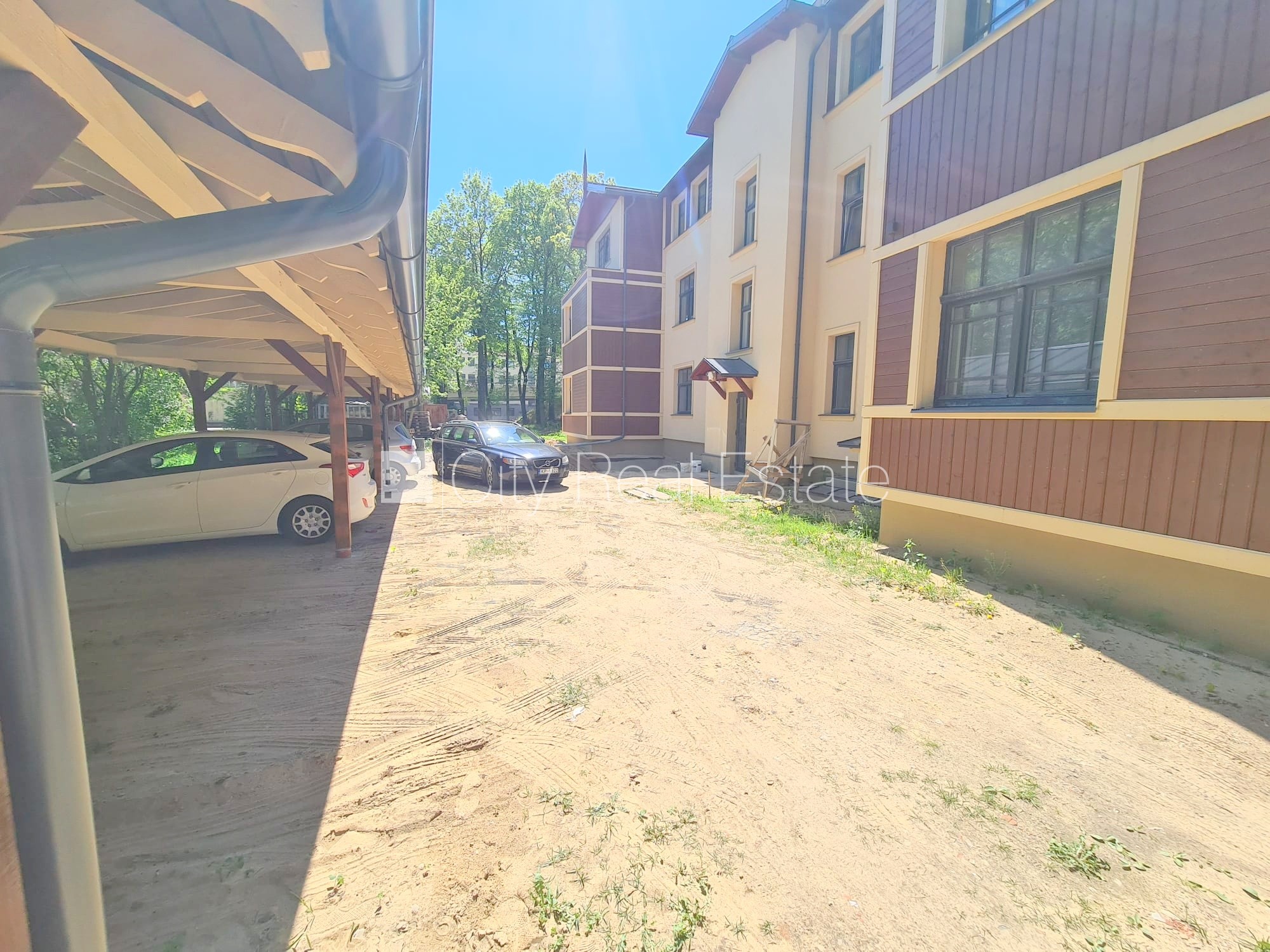 Sludinājumi. Jaunceltne, fasādes māja, labiekārtots apzaļumots pagalms, slēgts pagalms, iespēja nomāt Cena: 550 EUR/mēn Foto #14