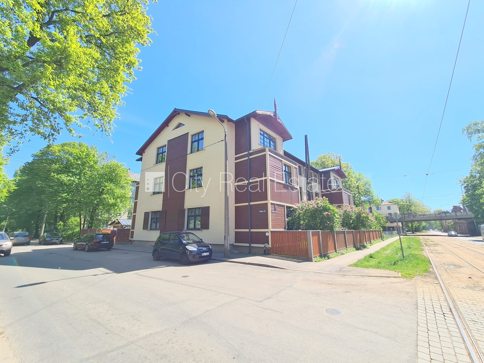 Sludinājumi. Jaunceltne, fasādes māja, labiekārtots apzaļumots pagalms, slēgts pagalms, iespēja nomāt Cena: 550 EUR/mēn Foto #15