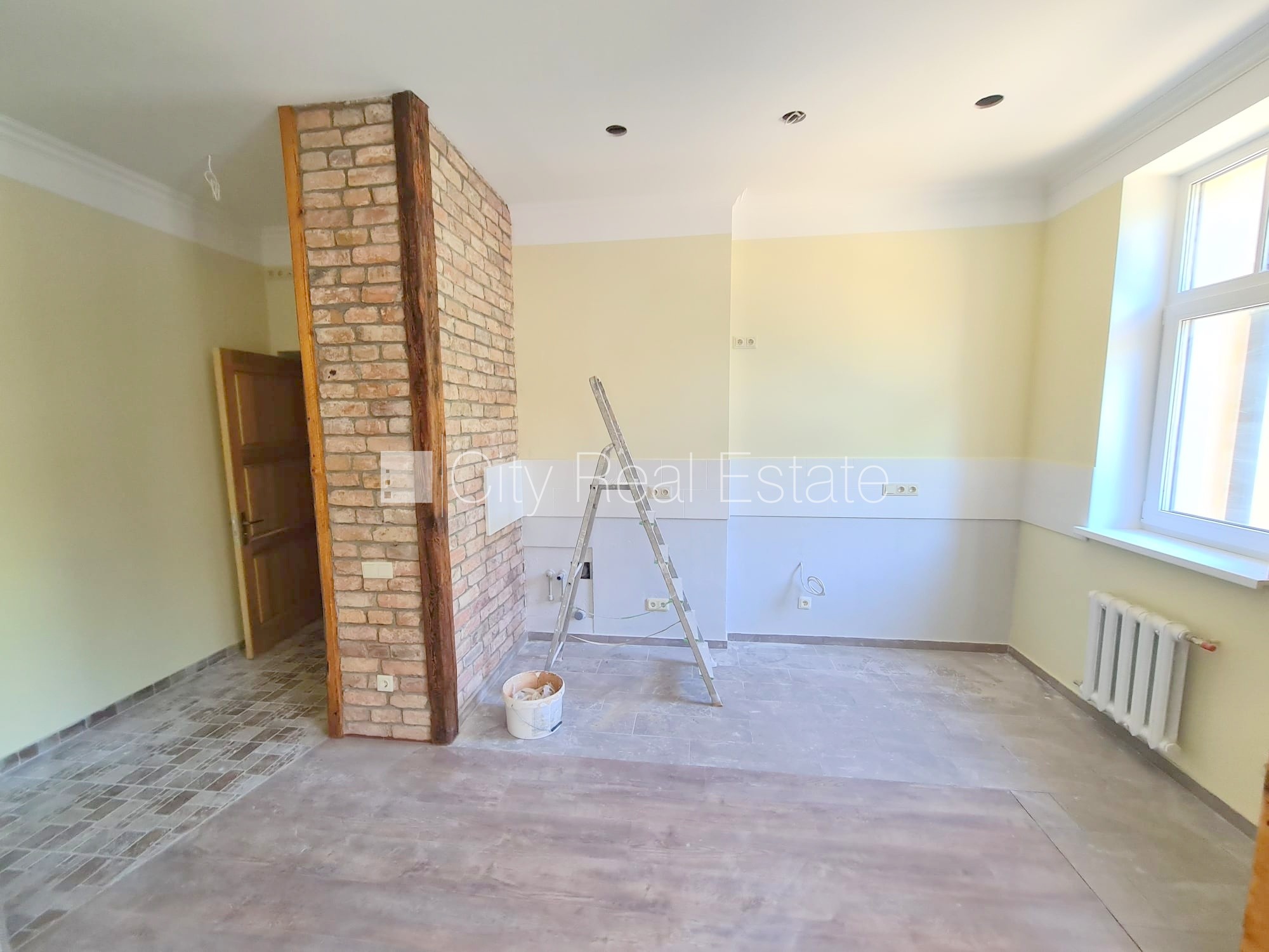 Sludinājumi. Jaunceltne, fasādes māja, labiekārtots apzaļumots pagalms, slēgts pagalms, iespēja nomāt Cena: 550 EUR/mēn Foto #3