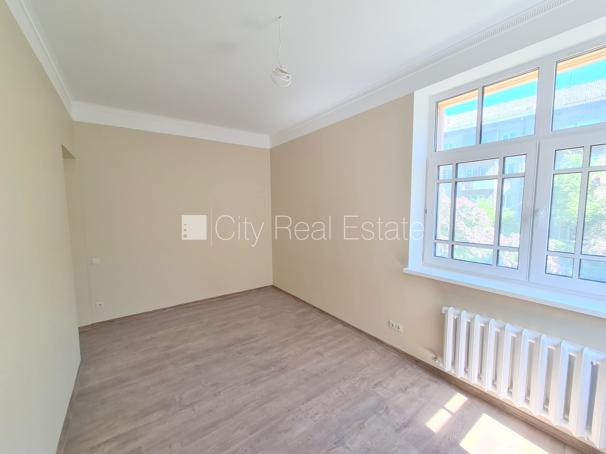 Sludinājumi. Jaunceltne, fasādes māja, labiekārtots apzaļumots pagalms, slēgts pagalms, iespēja nomāt Cena: 550 EUR/mēn Foto #7