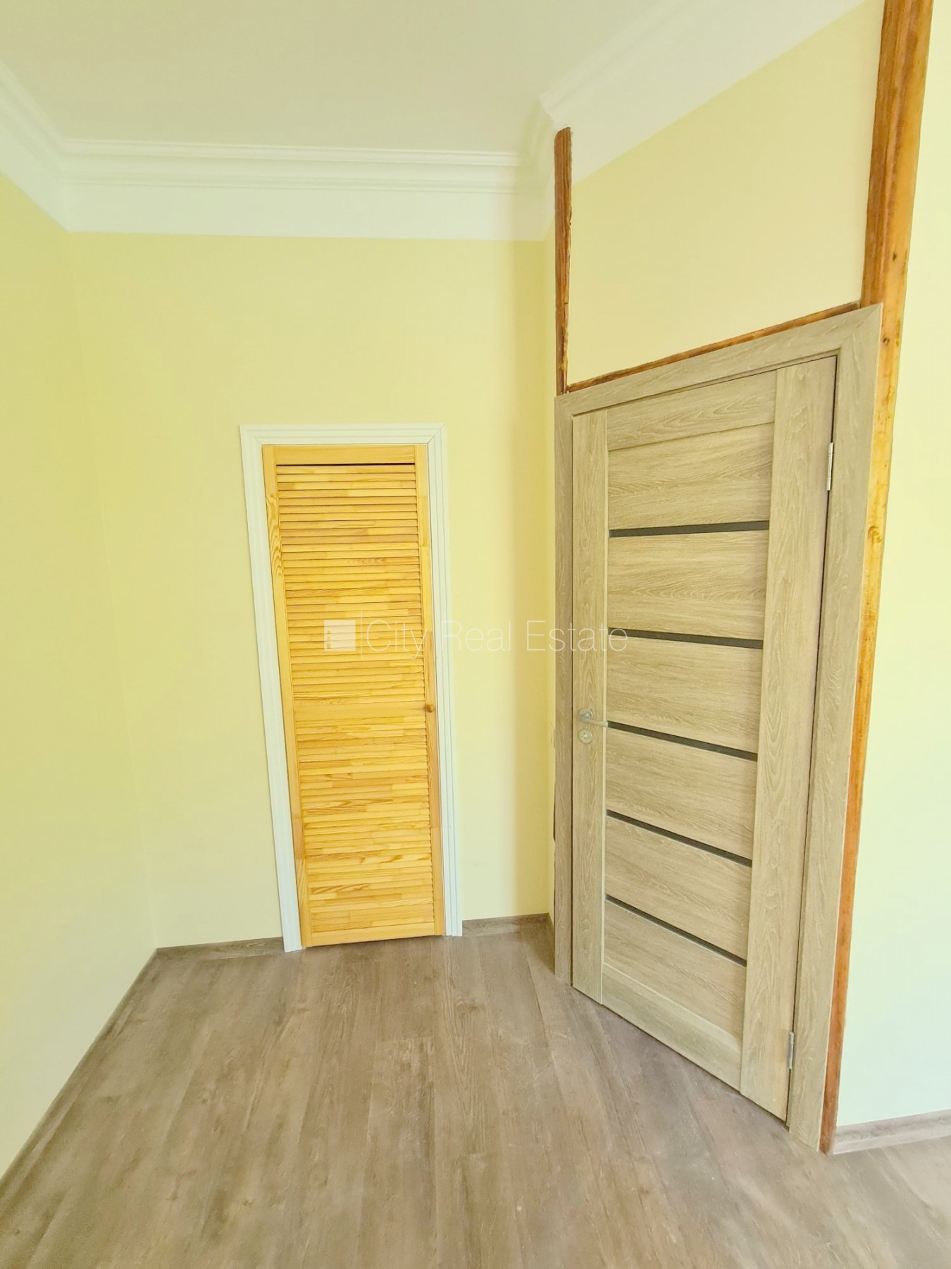 Sludinājumi. Jaunceltne, fasādes māja, labiekārtots apzaļumots pagalms, slēgts pagalms, iespēja nomāt Cena: 550 EUR/mēn Foto #11