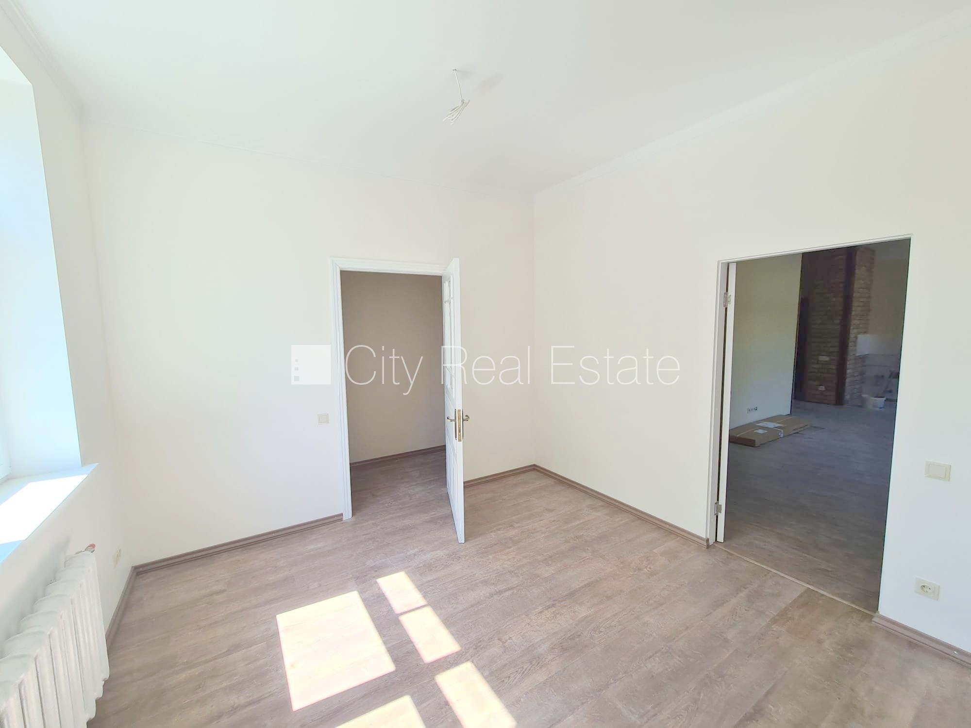 Sludinājumi. Jaunceltne, fasādes māja, labiekārtots apzaļumots pagalms, slēgts pagalms, iespēja nomāt Cena: 550 EUR/mēn Foto #8