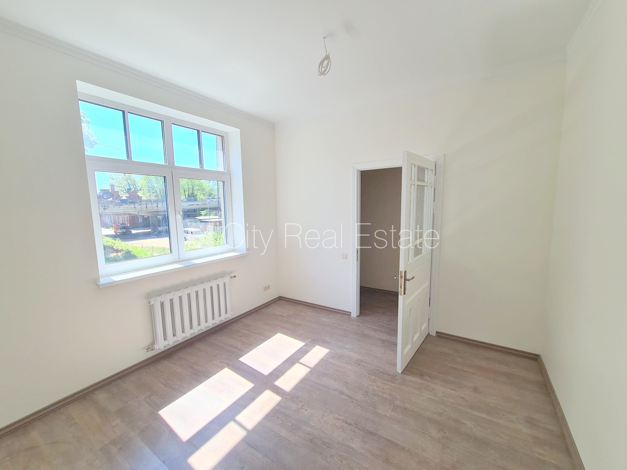 Sludinājumi. Jaunceltne, fasādes māja, labiekārtots apzaļumots pagalms, slēgts pagalms, iespēja nomāt Cena: 550 EUR/mēn Foto #10