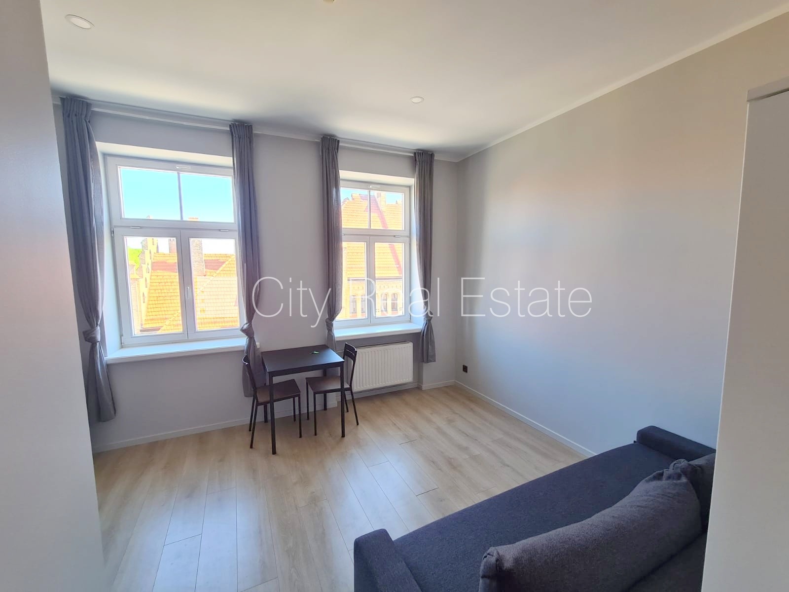 Объявление. Фасадный дом, реновированный дом, вход с улицы и со двора, лифт, лестничная клетка после Цена: 360 EUR/мес. Foto #6