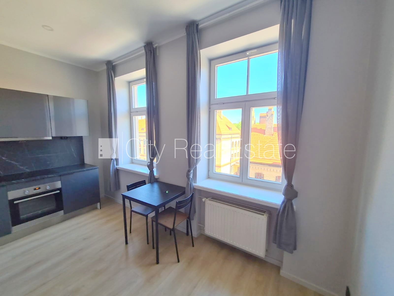 Объявление. Фасадный дом, реновированный дом, вход с улицы и со двора, лифт, лестничная клетка после Цена: 360 EUR/мес. Foto #7