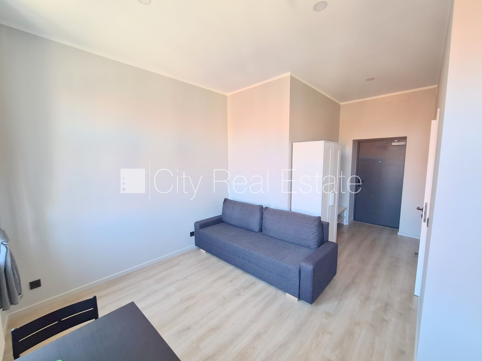 Объявление. Фасадный дом, реновированный дом, вход с улицы и со двора, лифт, лестничная клетка после Цена: 360 EUR/мес. Foto #9