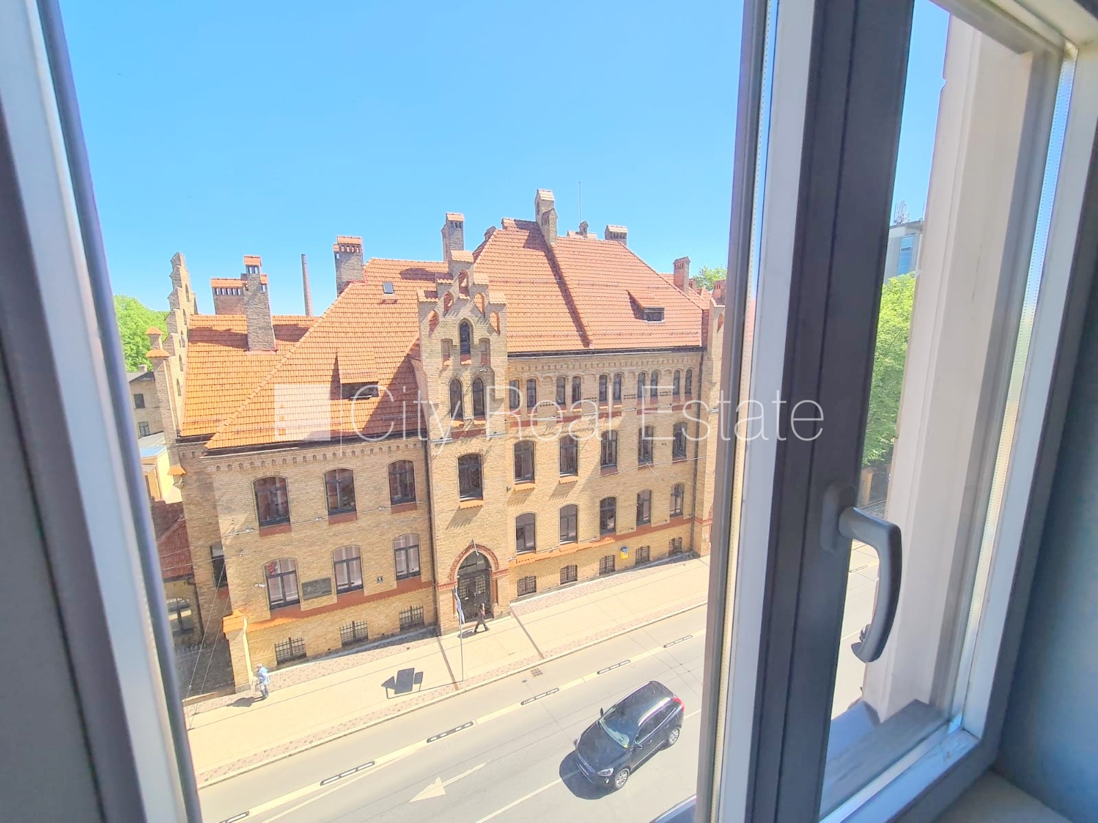 Объявление. Фасадный дом, реновированный дом, вход с улицы и со двора, лифт, лестничная клетка после Цена: 360 EUR/мес. Foto #8