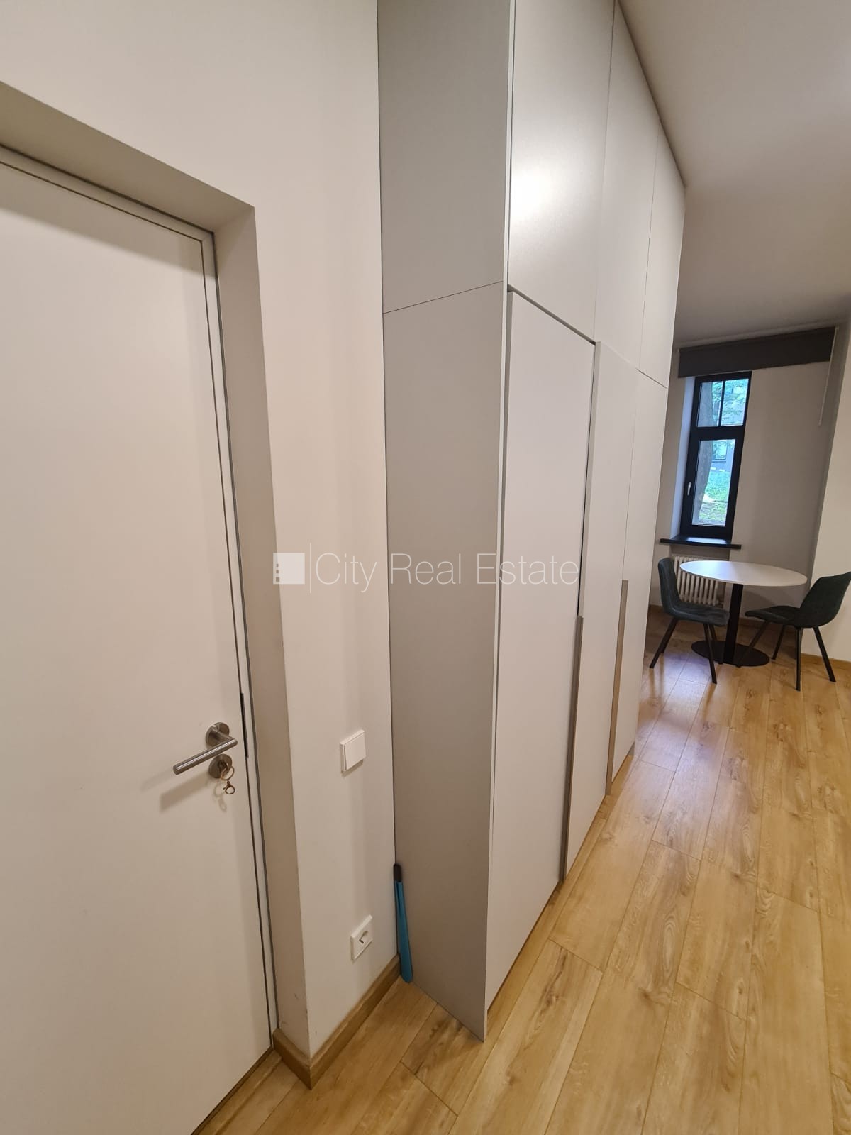 Sludinājumi. Pagalma ēka, renovēta māja, slēgts pagalms, ieeja no pagalma, ir lifts, kāpņu telpa pēc kapitālā Cena: 360 EUR/mēn Foto #19