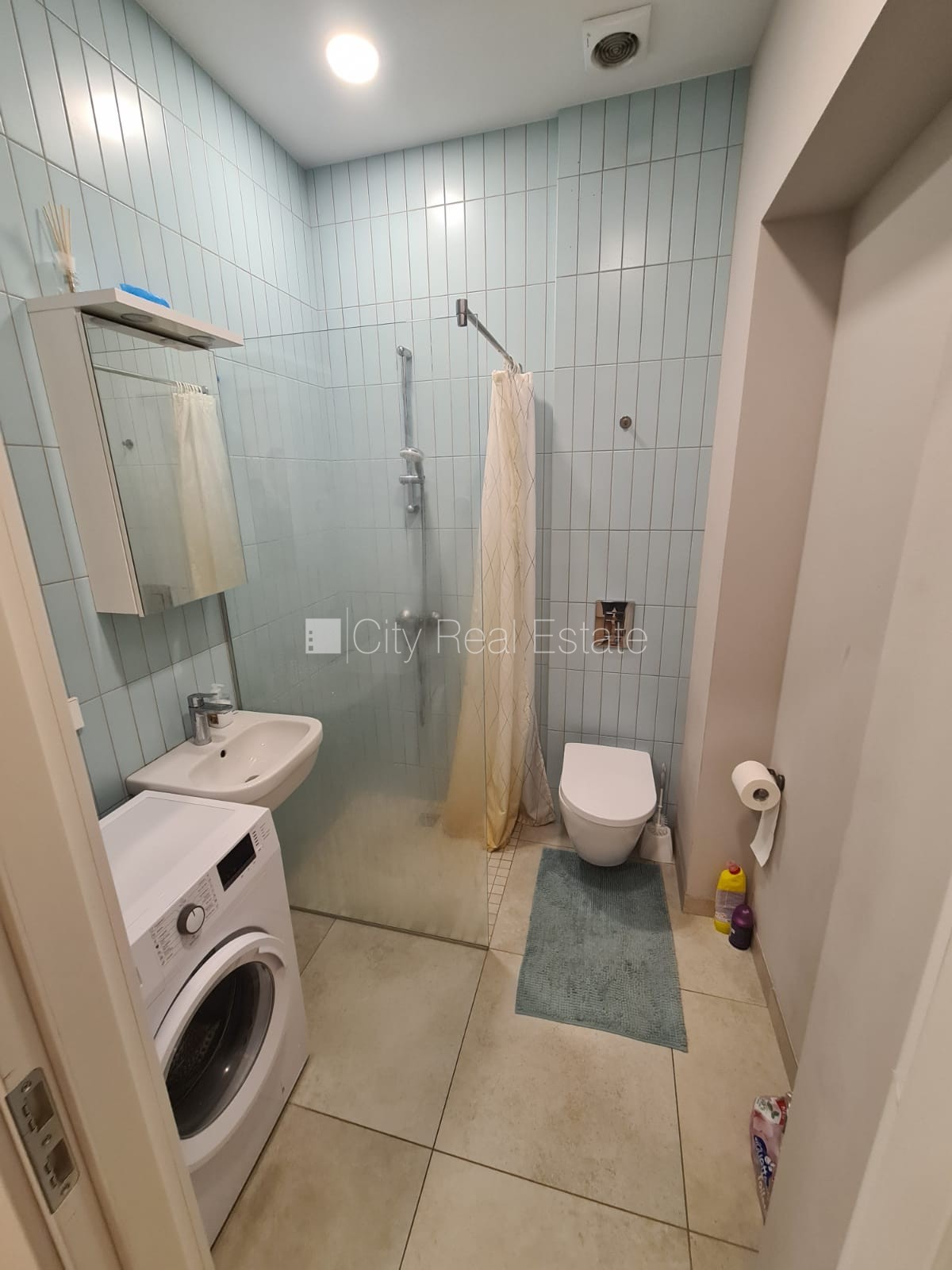 Sludinājumi. Pagalma ēka, renovēta māja, slēgts pagalms, ieeja no pagalma, ir lifts, kāpņu telpa pēc kapitālā Cena: 360 EUR/mēn Foto #21