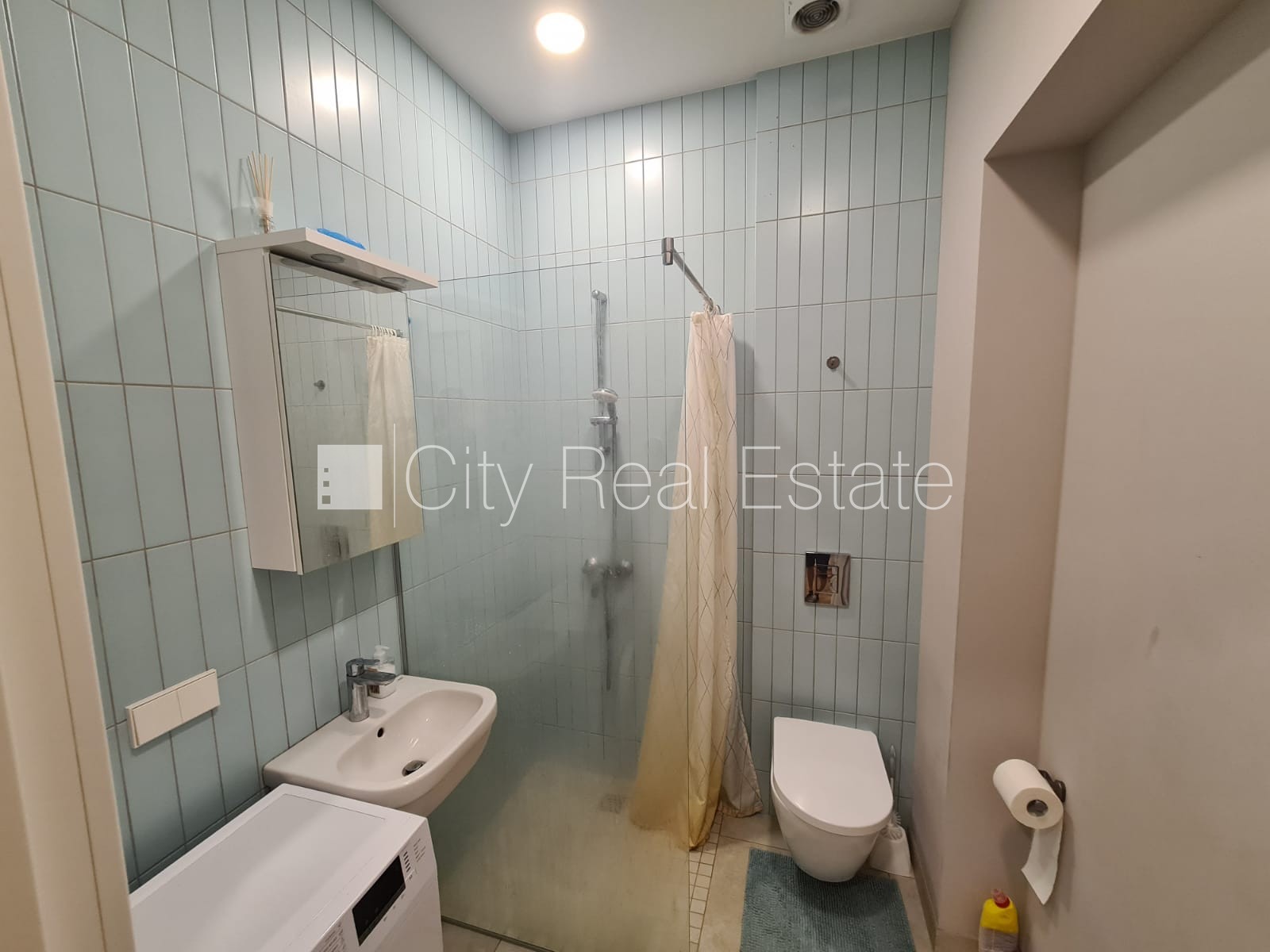 Sludinājumi. Pagalma ēka, renovēta māja, slēgts pagalms, ieeja no pagalma, ir lifts, kāpņu telpa pēc kapitālā Cena: 360 EUR/mēn Foto #22