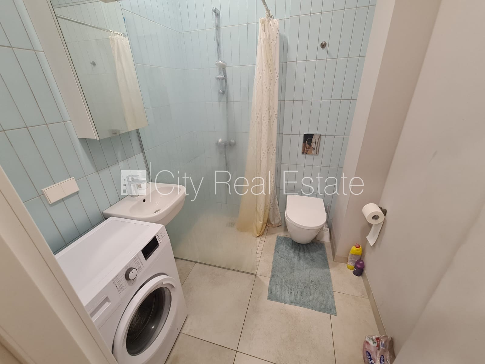 Sludinājumi. Pagalma ēka, renovēta māja, slēgts pagalms, ieeja no pagalma, ir lifts, kāpņu telpa pēc kapitālā Cena: 360 EUR/mēn Foto #23