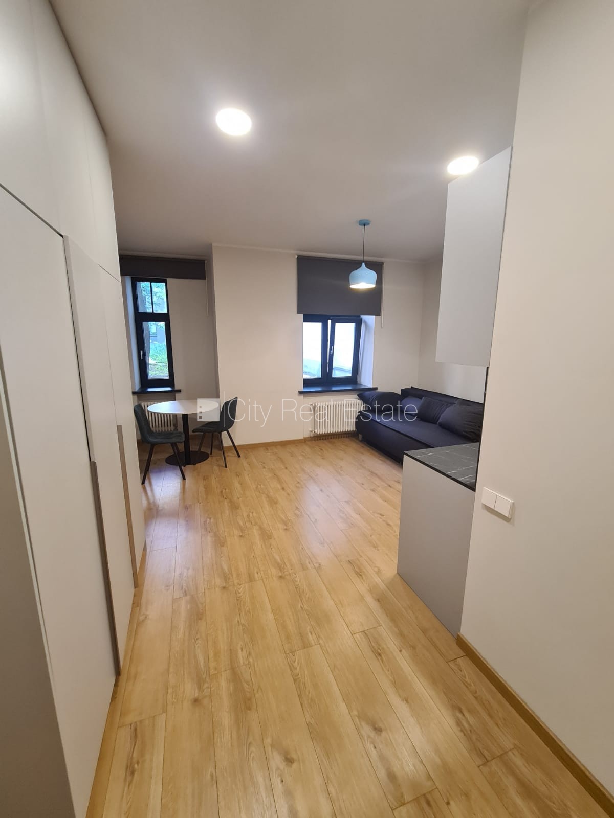 Sludinājumi. Pagalma ēka, renovēta māja, slēgts pagalms, ieeja no pagalma, ir lifts, kāpņu telpa pēc kapitālā Cena: 360 EUR/mēn Foto #24