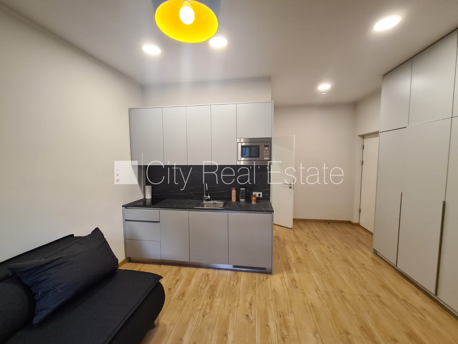 Sludinājumi. Pagalma ēka, renovēta māja, slēgts pagalms, ieeja no pagalma, ir lifts, kāpņu telpa pēc kapitālā Cena: 360 EUR/mēn Foto #11