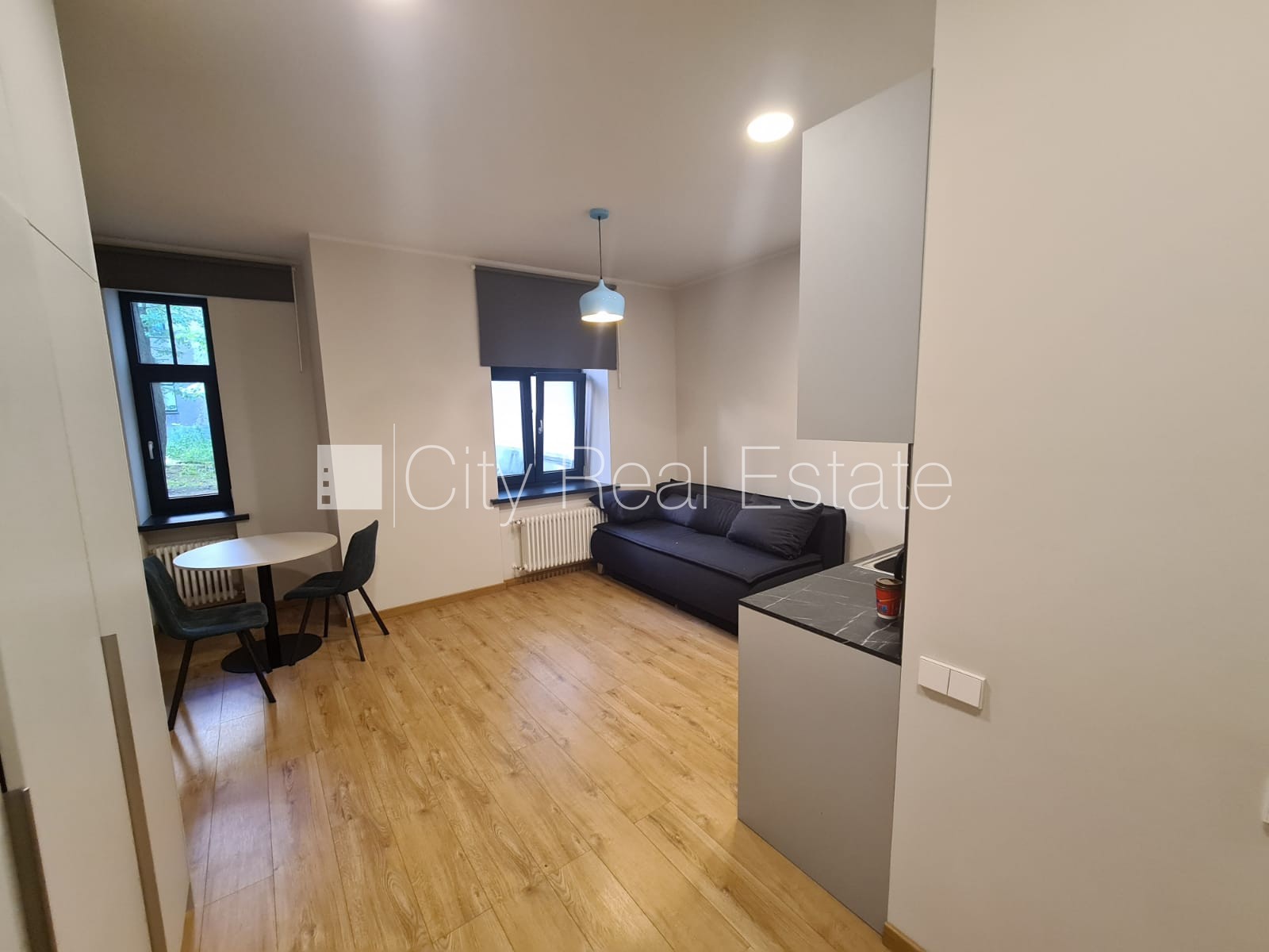 Sludinājumi. Pagalma ēka, renovēta māja, slēgts pagalms, ieeja no pagalma, ir lifts, kāpņu telpa pēc kapitālā Cena: 360 EUR/mēn Foto #18