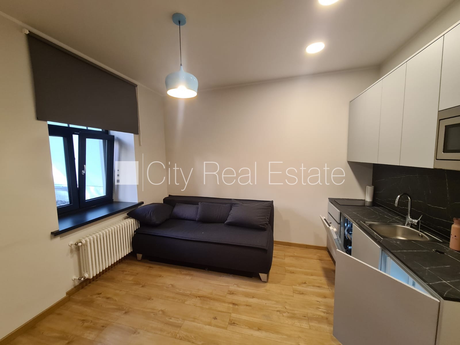 Sludinājumi. Pagalma ēka, renovēta māja, slēgts pagalms, ieeja no pagalma, ir lifts, kāpņu telpa pēc kapitālā Cena: 360 EUR/mēn Foto #9