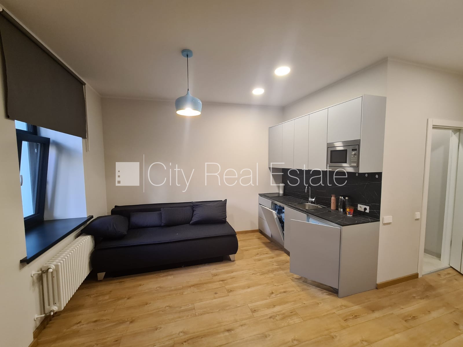 Sludinājumi. Pagalma ēka, renovēta māja, slēgts pagalms, ieeja no pagalma, ir lifts, kāpņu telpa pēc kapitālā Cena: 360 EUR/mēn Foto #2