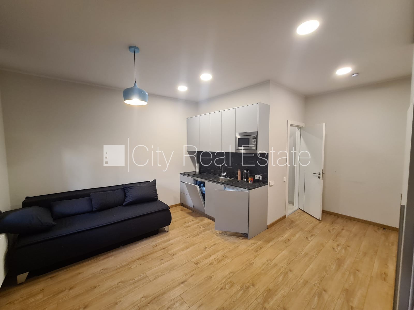 Sludinājumi. Pagalma ēka, renovēta māja, slēgts pagalms, ieeja no pagalma, ir lifts, kāpņu telpa pēc kapitālā Cena: 360 EUR/mēn Foto #10