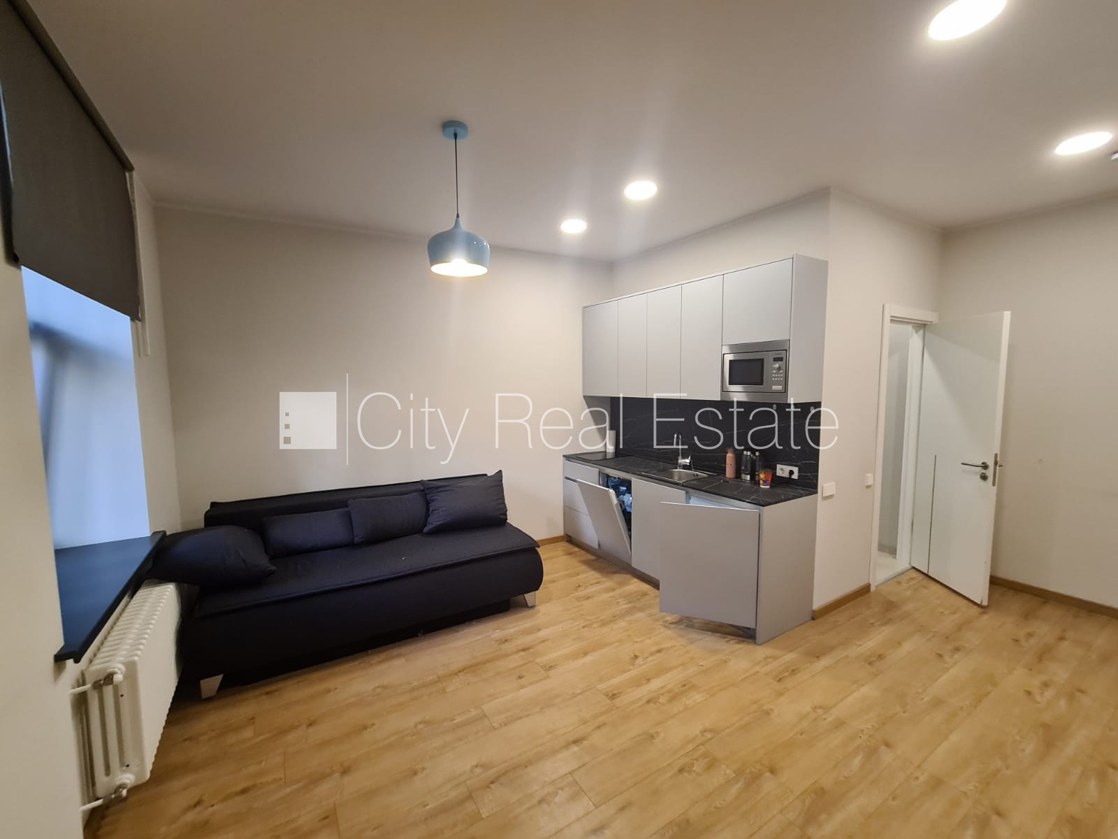 Sludinājumi. Pagalma ēka, renovēta māja, slēgts pagalms, ieeja no pagalma, ir lifts, kāpņu telpa pēc kapitālā Cena: 360 EUR/mēn Foto #3