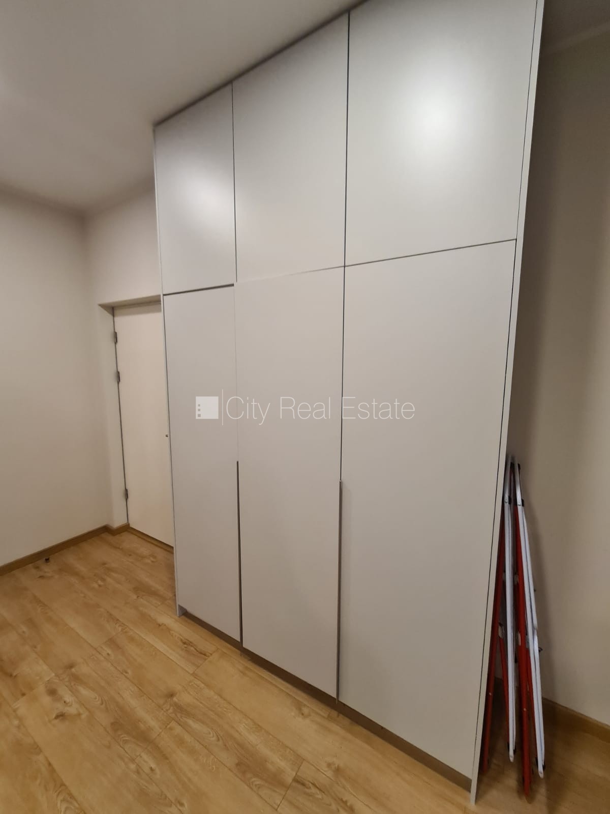 Sludinājumi. Pagalma ēka, renovēta māja, slēgts pagalms, ieeja no pagalma, ir lifts, kāpņu telpa pēc kapitālā Cena: 360 EUR/mēn Foto #25