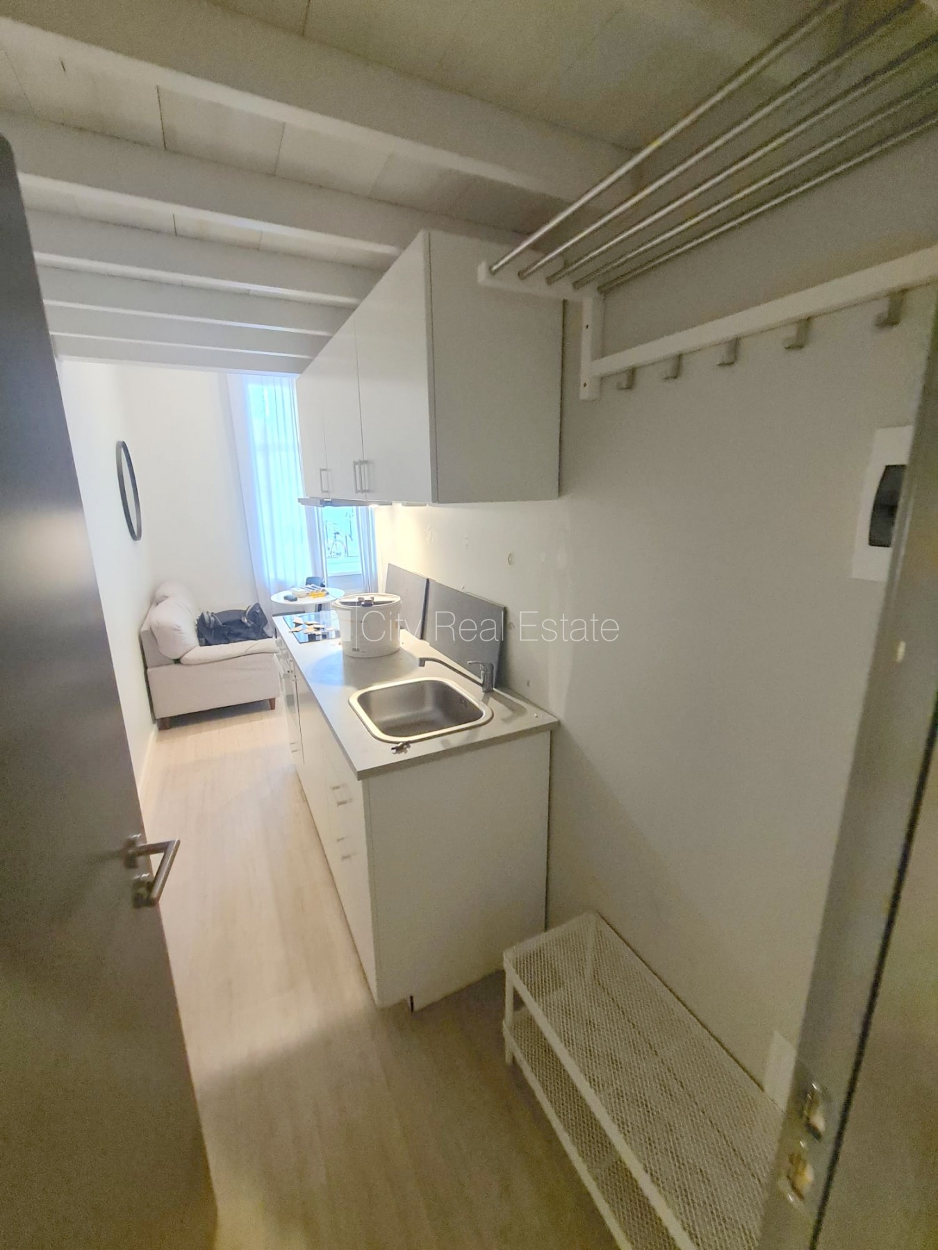 Объявление. Фасадный дом, реновированный дом, закрытый двор, вход с улицы, лестничная клетка после капитального Цена: 320 EUR/мес. Foto #7