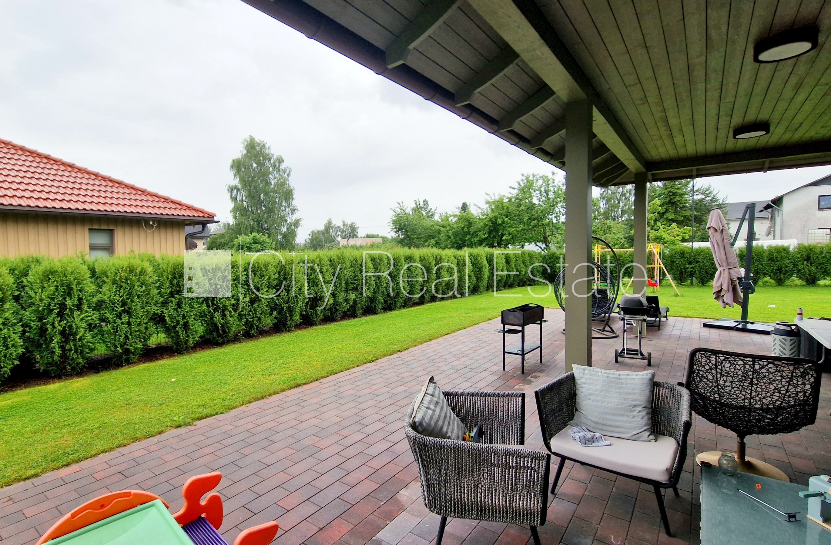 Sludinājumi. Privātmāja, jaunceltne, labiekārtota apzaļumota teritorija, teritorijas iebrauktuves vārti aprīkoti Cena: 2850 EUR/mēn Foto #7