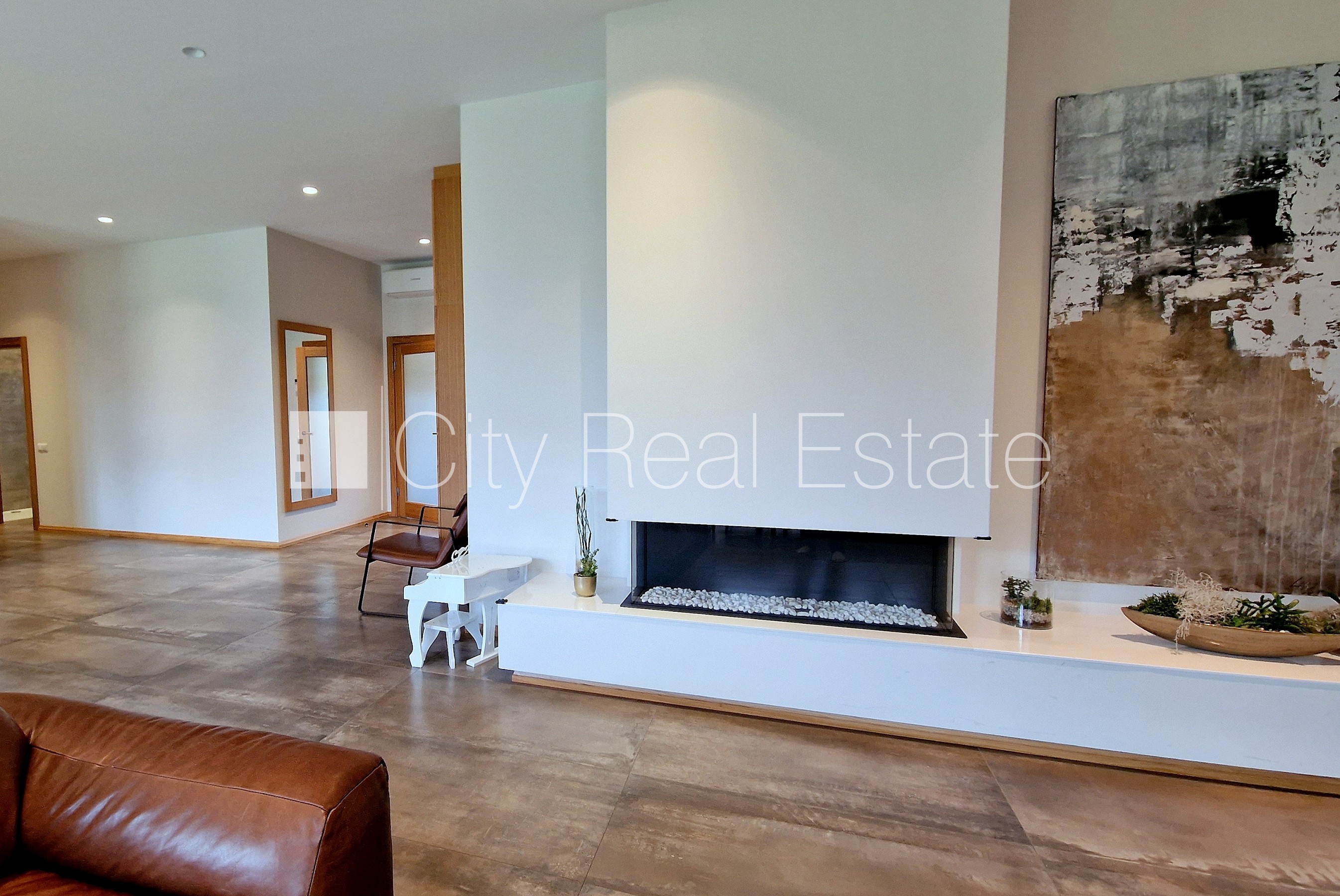 Sludinājumi. Privātmāja, jaunceltne, labiekārtota apzaļumota teritorija, teritorijas iebrauktuves vārti aprīkoti Cena: 2850 EUR/mēn Foto #14