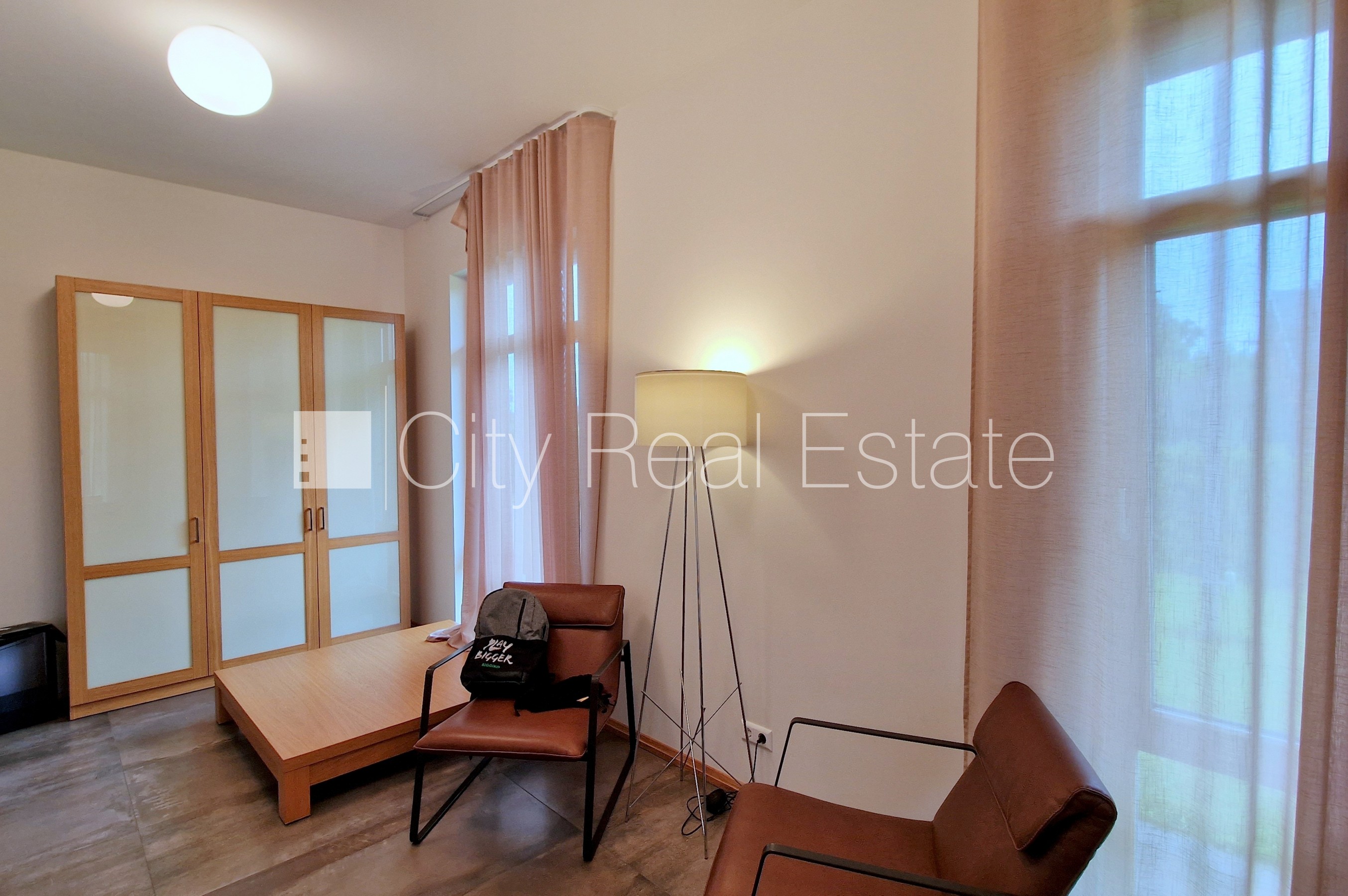 Sludinājumi. Privātmāja, jaunceltne, labiekārtota apzaļumota teritorija, teritorijas iebrauktuves vārti aprīkoti Cena: 2850 EUR/mēn Foto #13