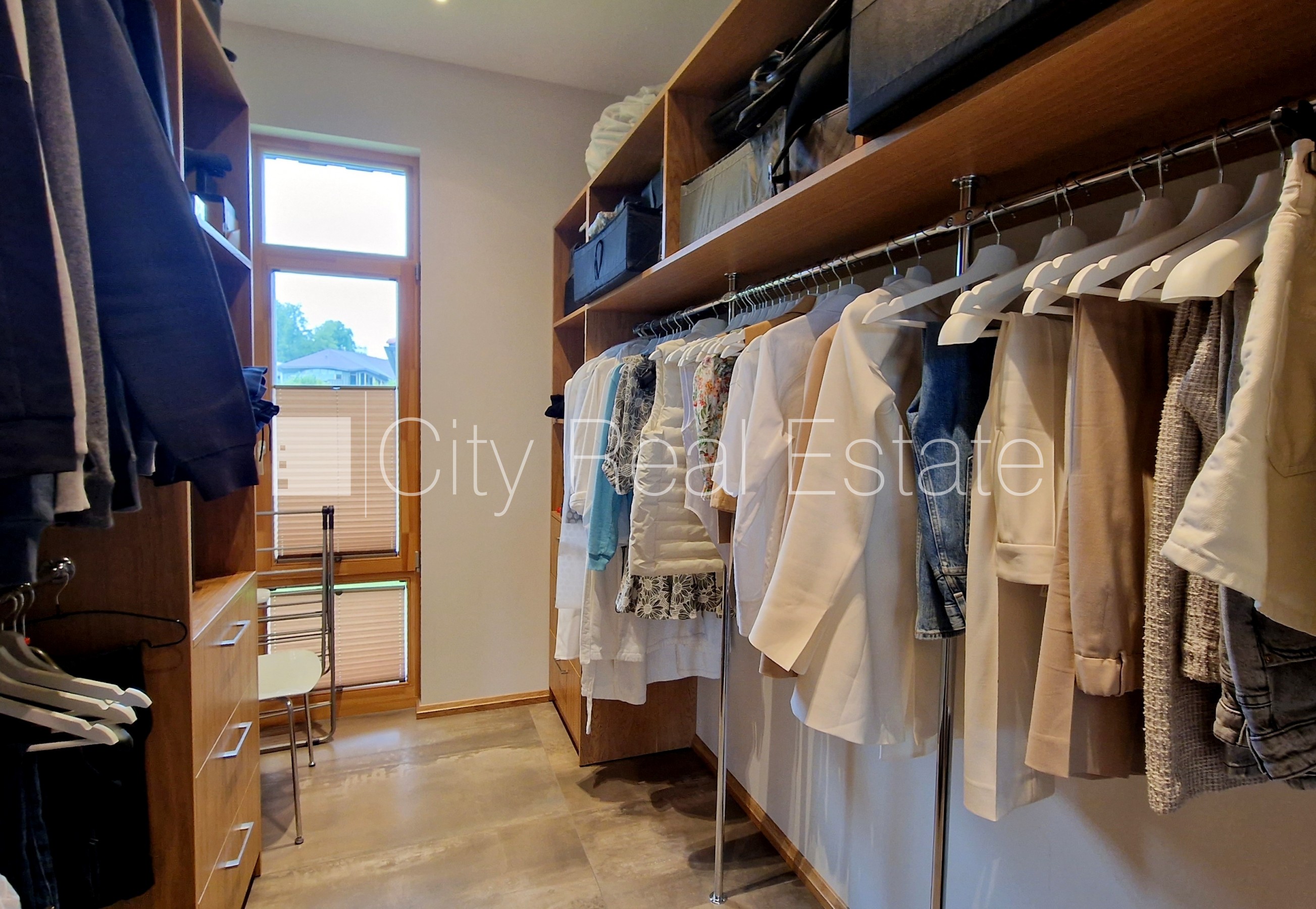 Sludinājumi. Privātmāja, jaunceltne, labiekārtota apzaļumota teritorija, teritorijas iebrauktuves vārti aprīkoti Cena: 2850 EUR/mēn Foto #25