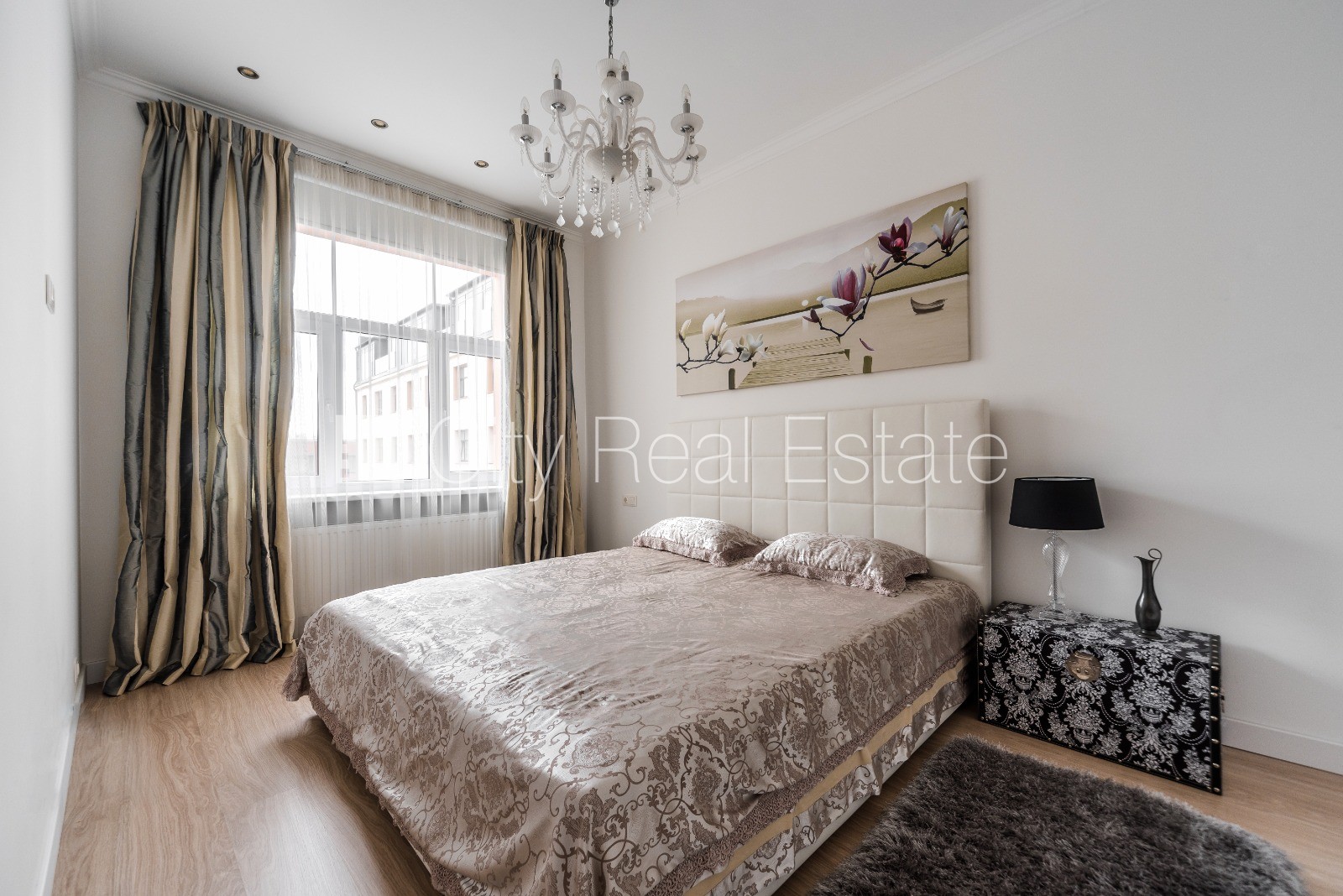 Sludinājumi. Pagalma ēka, renovēta māja, labiekārtots apzaļumots pagalms, iespēja nomāt autostāvvietu, ieeja no Cena: 1200 EUR/mēn Foto #5