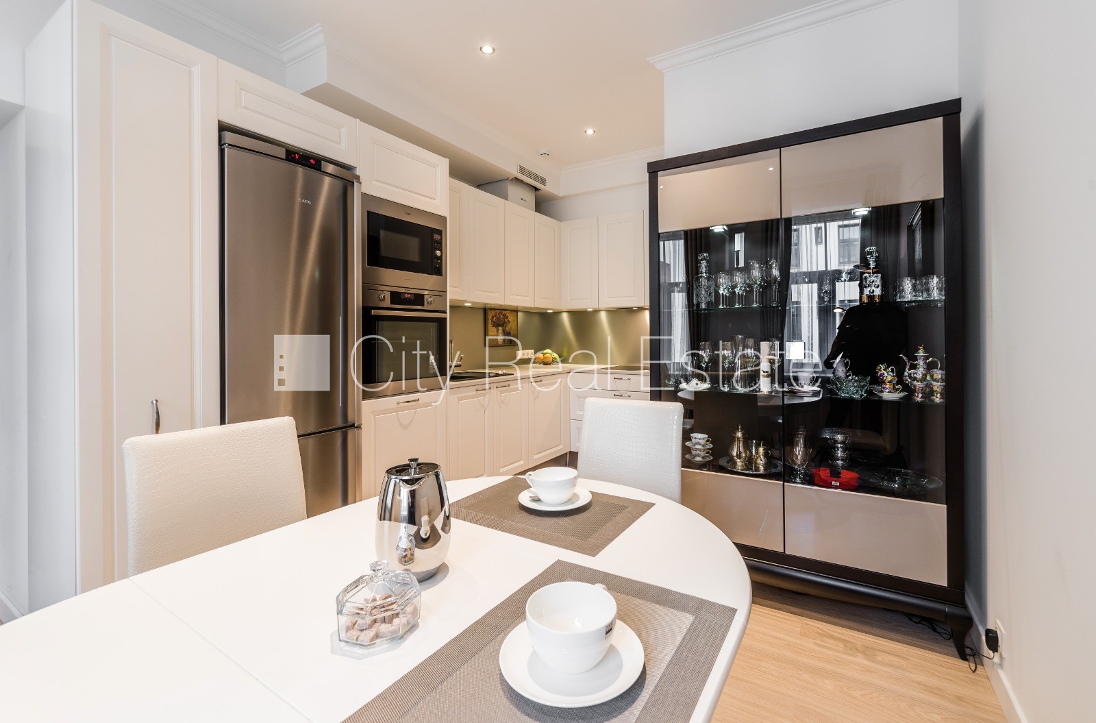 Sludinājumi. Pagalma ēka, renovēta māja, labiekārtots apzaļumots pagalms, iespēja nomāt autostāvvietu, ieeja no Cena: 1200 EUR/mēn Foto #7