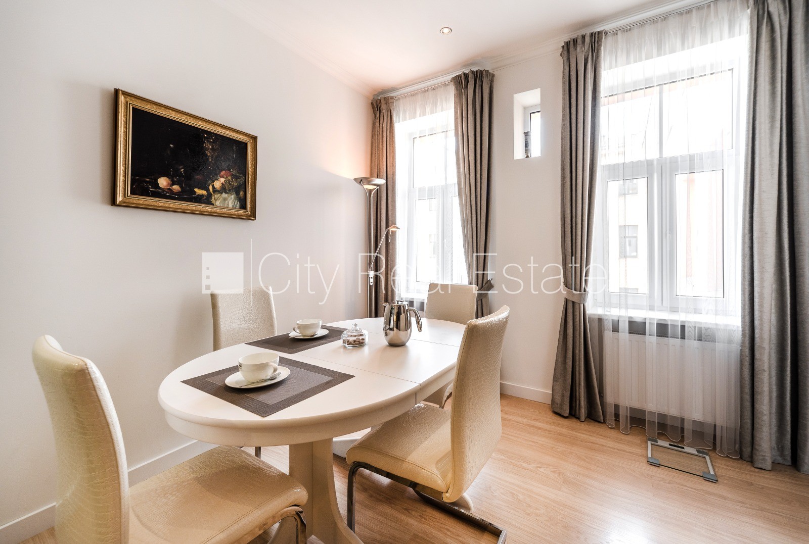 Sludinājumi. Pagalma ēka, renovēta māja, labiekārtots apzaļumots pagalms, iespēja nomāt autostāvvietu, ieeja no Cena: 1200 EUR/mēn Foto #4