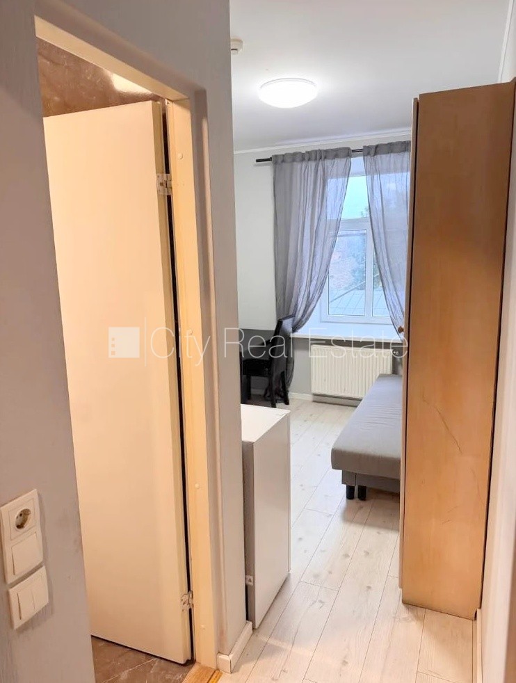 Sludinājumi. Fasādes māja, renovēta māja, ieeja no ielas un pagalma, kāpņu telpa pēc kosmētiskā remonta, logi Cena: 290 EUR/mēn Foto #21