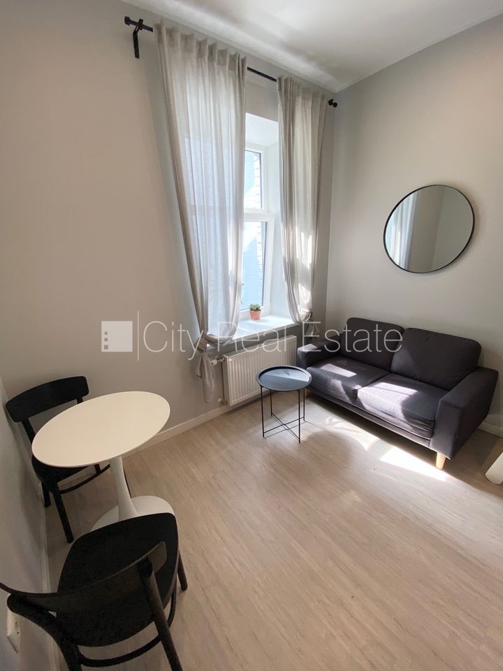 Объявление. Фасадный дом, реновированный дом, закрытый двор, вход с улицы, лестничная клетка после капитального Цена: 300 EUR/мес. Foto #9