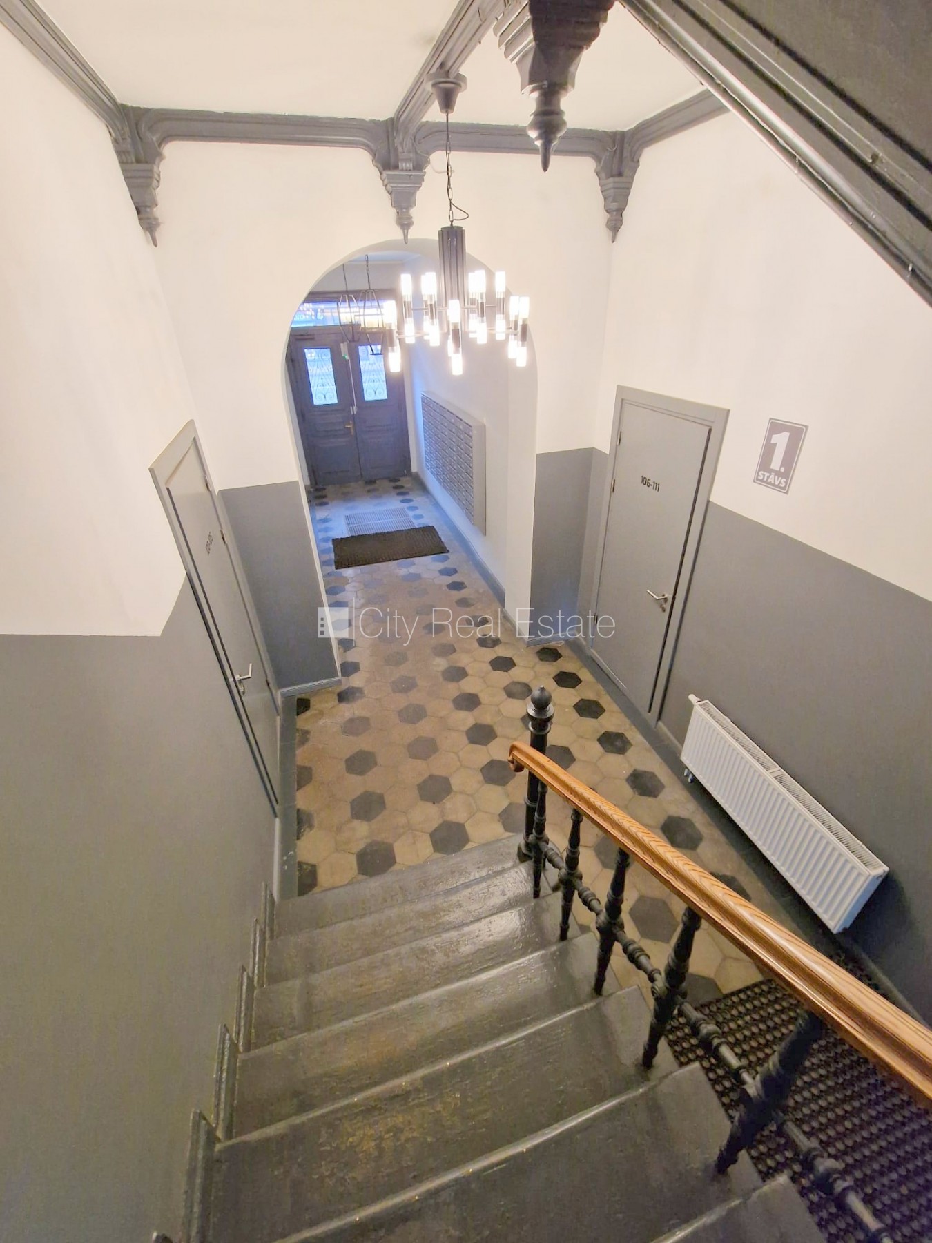 Объявление. Фасадный дом, реновированный дом, закрытый двор, вход с улицы, лестничная клетка после капитального Цена: 300 EUR/мес. Foto #19