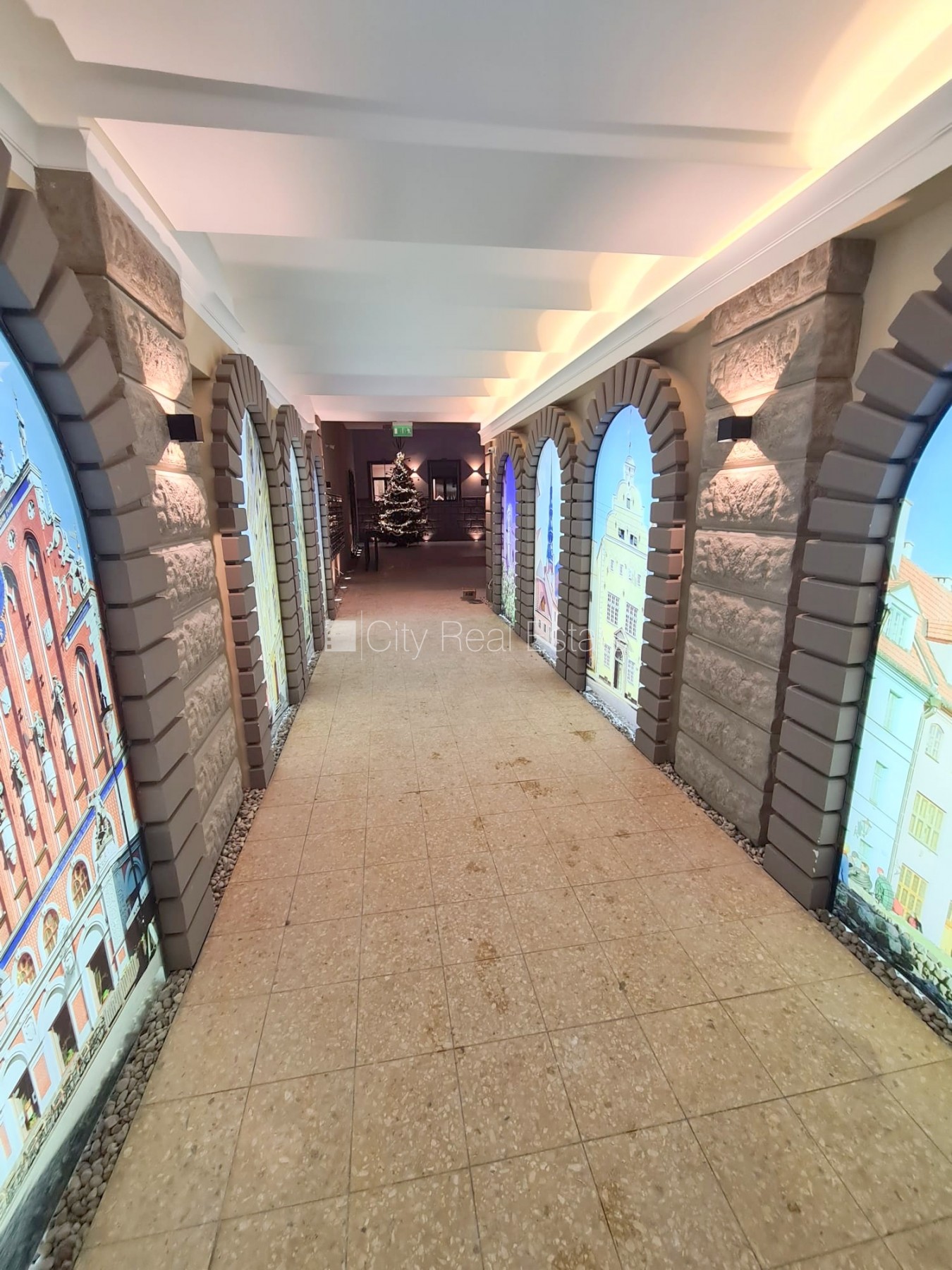 Sludinājumi. Pagalma ēka, renovēta māja, ieeja no ielas un pagalma, ir lifts, kāpņu telpa pēc kapitālā remonta, Cena: 380 EUR/mēn Foto #15