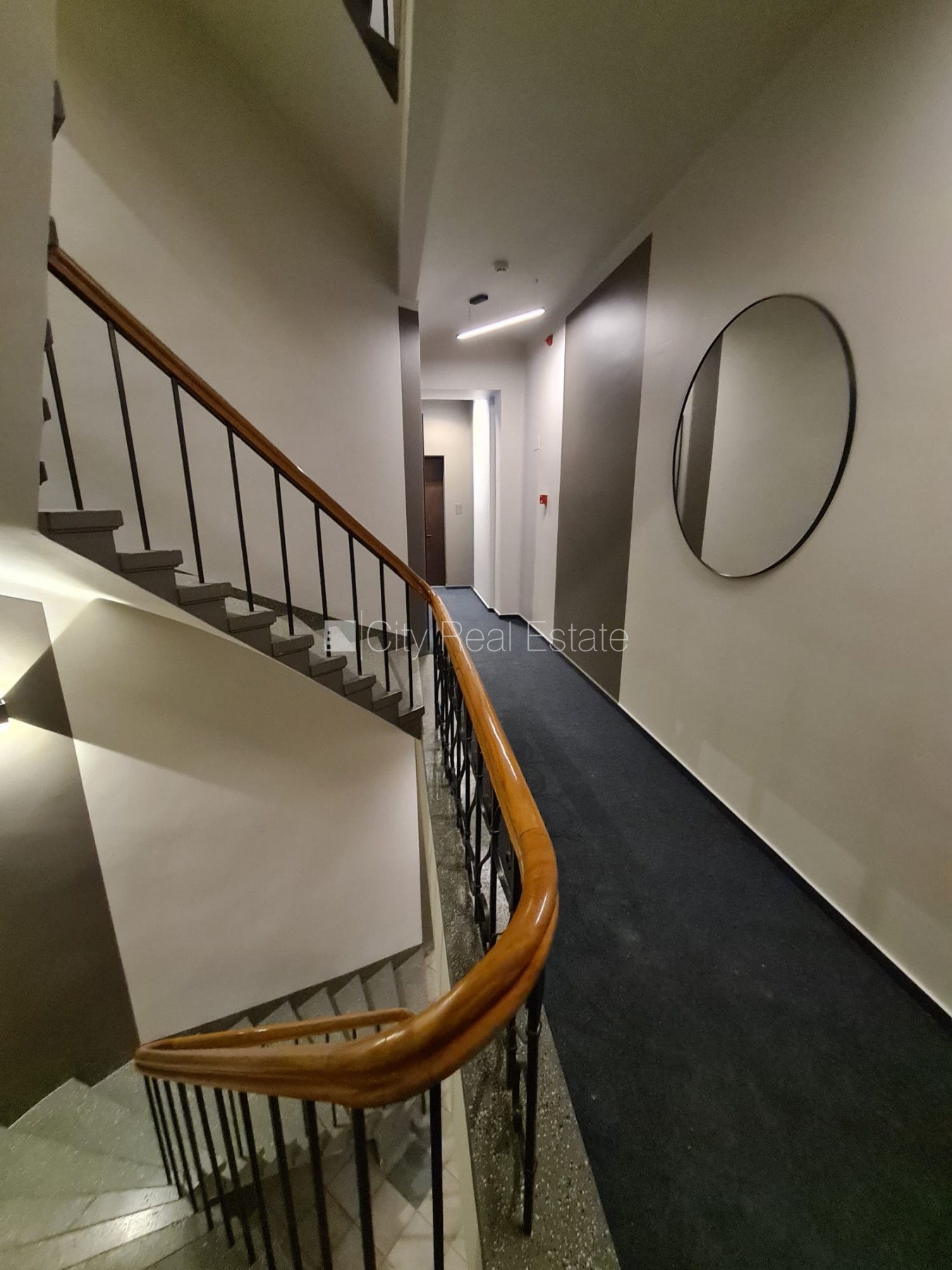 Sludinājumi. Pagalma ēka, renovēta māja, ieeja no ielas un pagalma, ir lifts, kāpņu telpa pēc kapitālā remonta, Cena: 380 EUR/mēn Foto #11