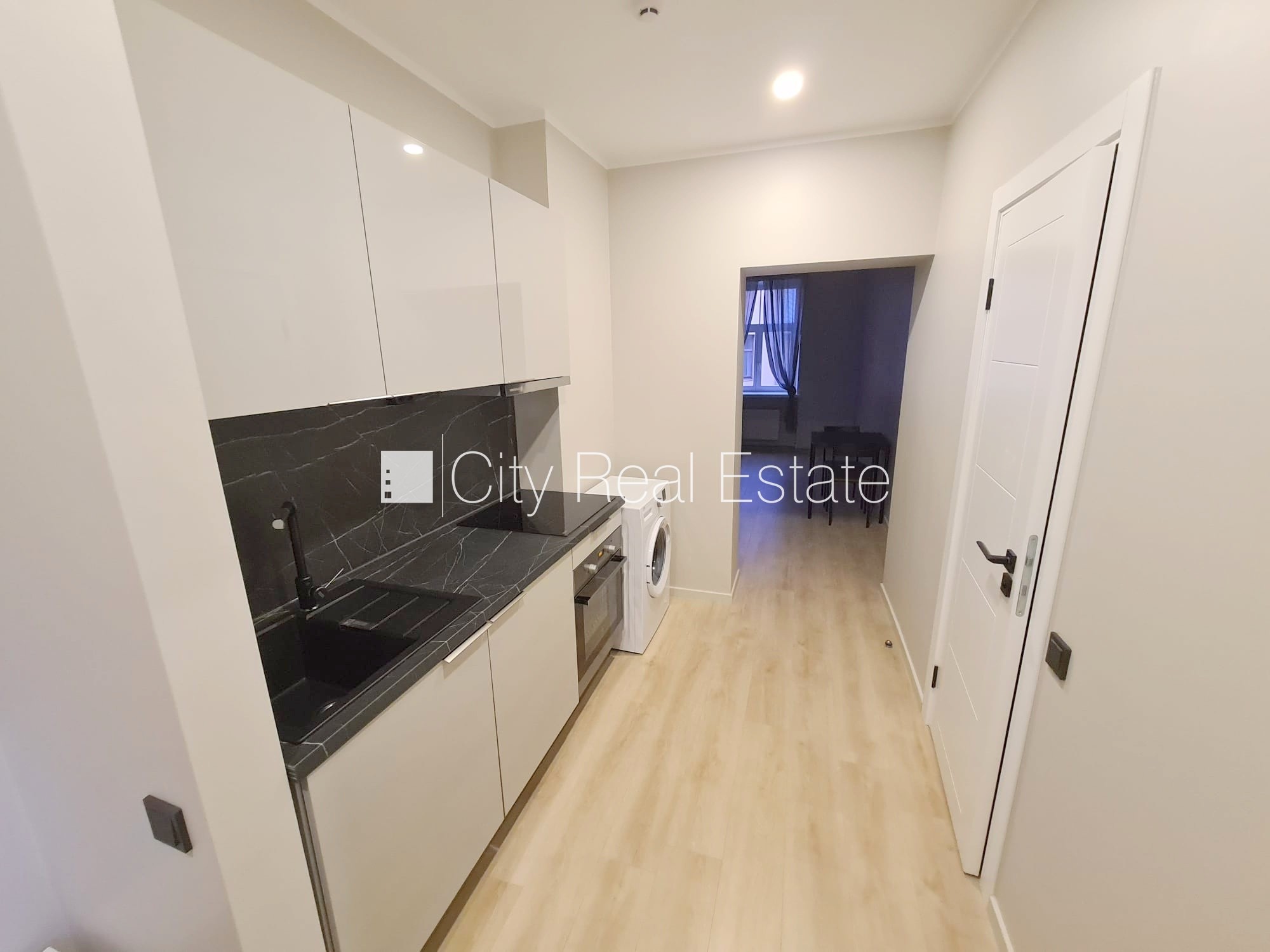 Sludinājumi. Pagalma ēka, renovēta māja, ieeja no ielas un pagalma, ir lifts, kāpņu telpa pēc kapitālā remonta, Cena: 380 EUR/mēn Foto #7