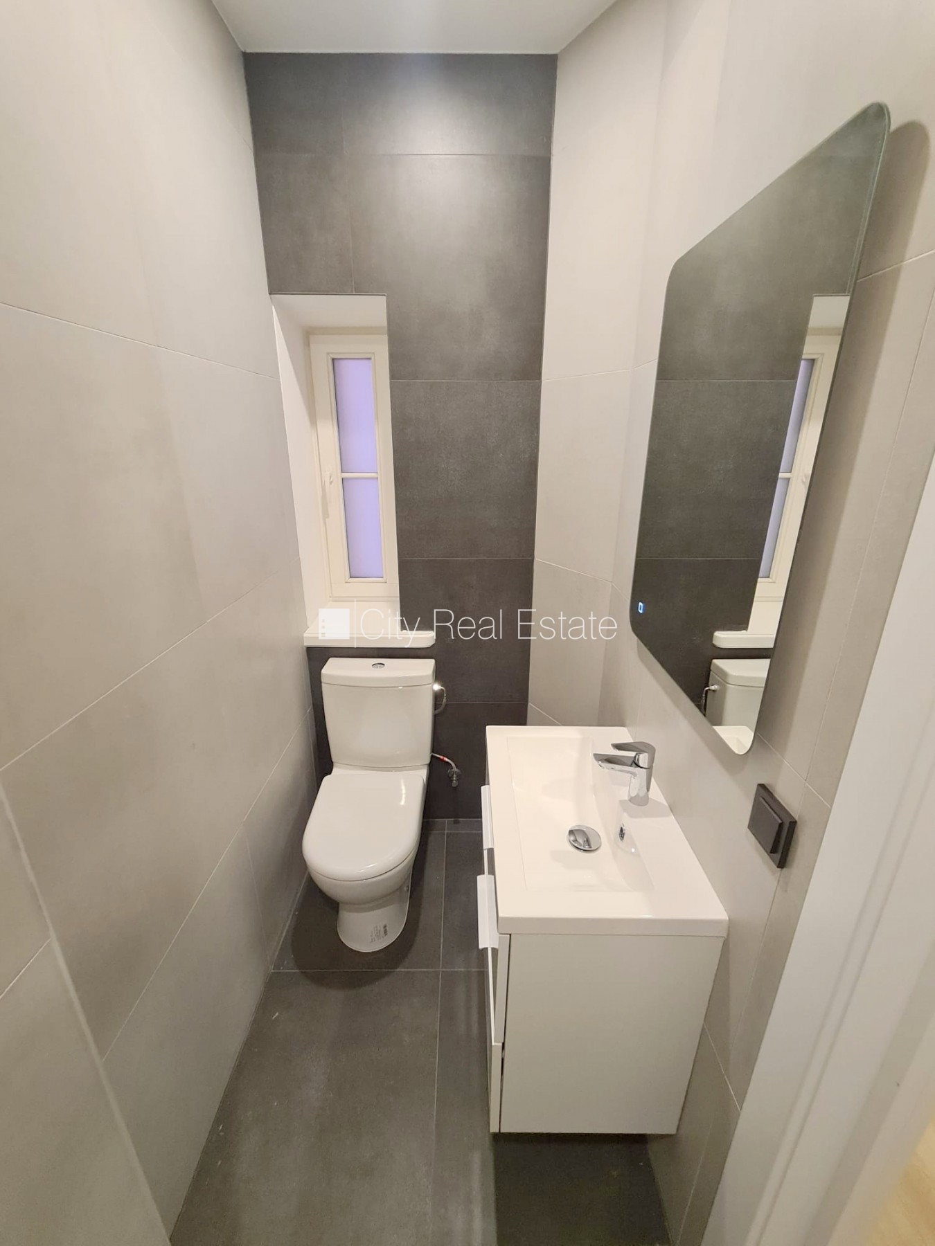 Sludinājumi. Pagalma ēka, renovēta māja, ieeja no ielas un pagalma, ir lifts, kāpņu telpa pēc kapitālā remonta, Cena: 380 EUR/mēn Foto #8