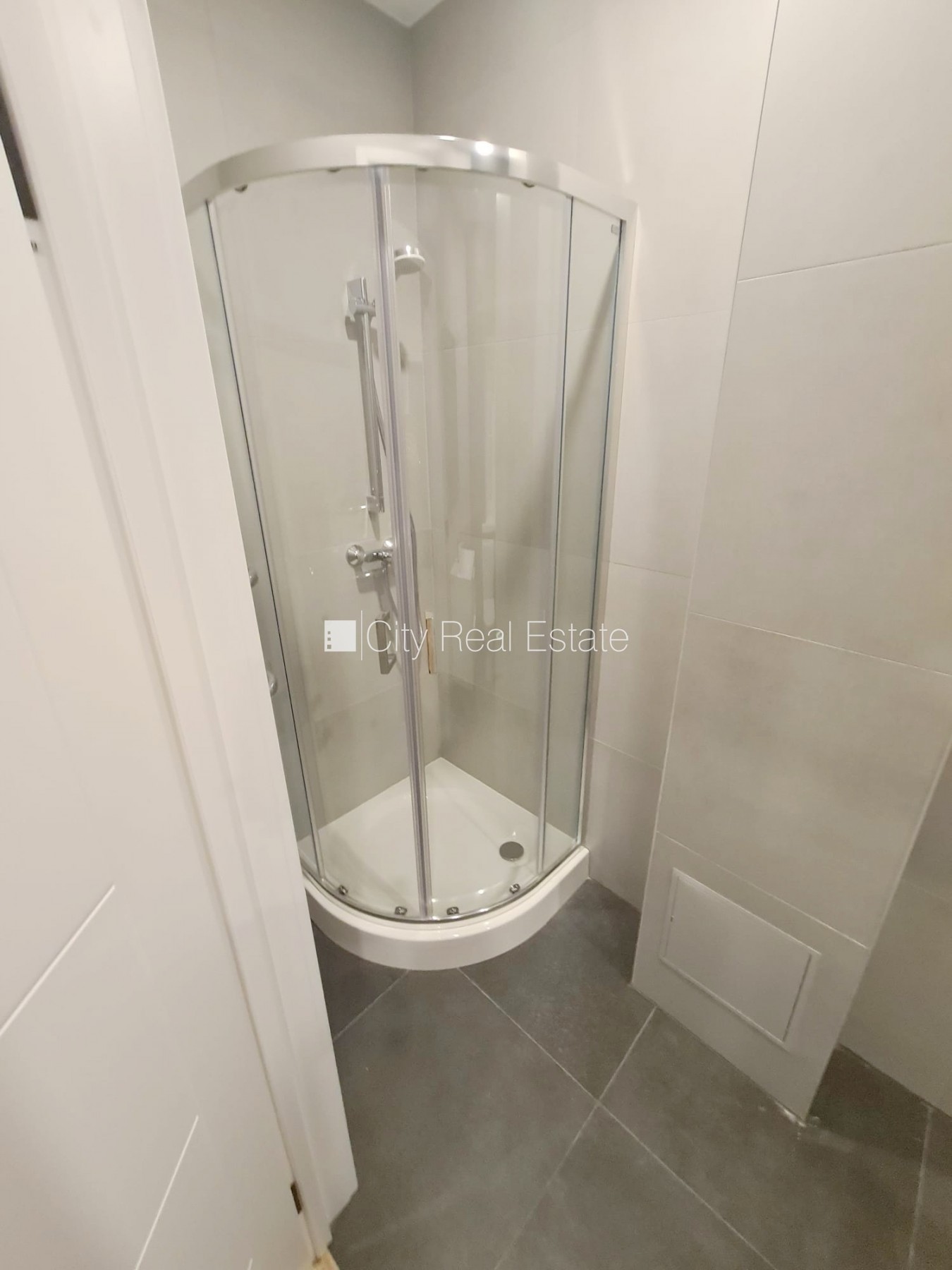 Sludinājumi. Pagalma ēka, renovēta māja, ieeja no ielas un pagalma, ir lifts, kāpņu telpa pēc kapitālā remonta, Cena: 380 EUR/mēn Foto #9