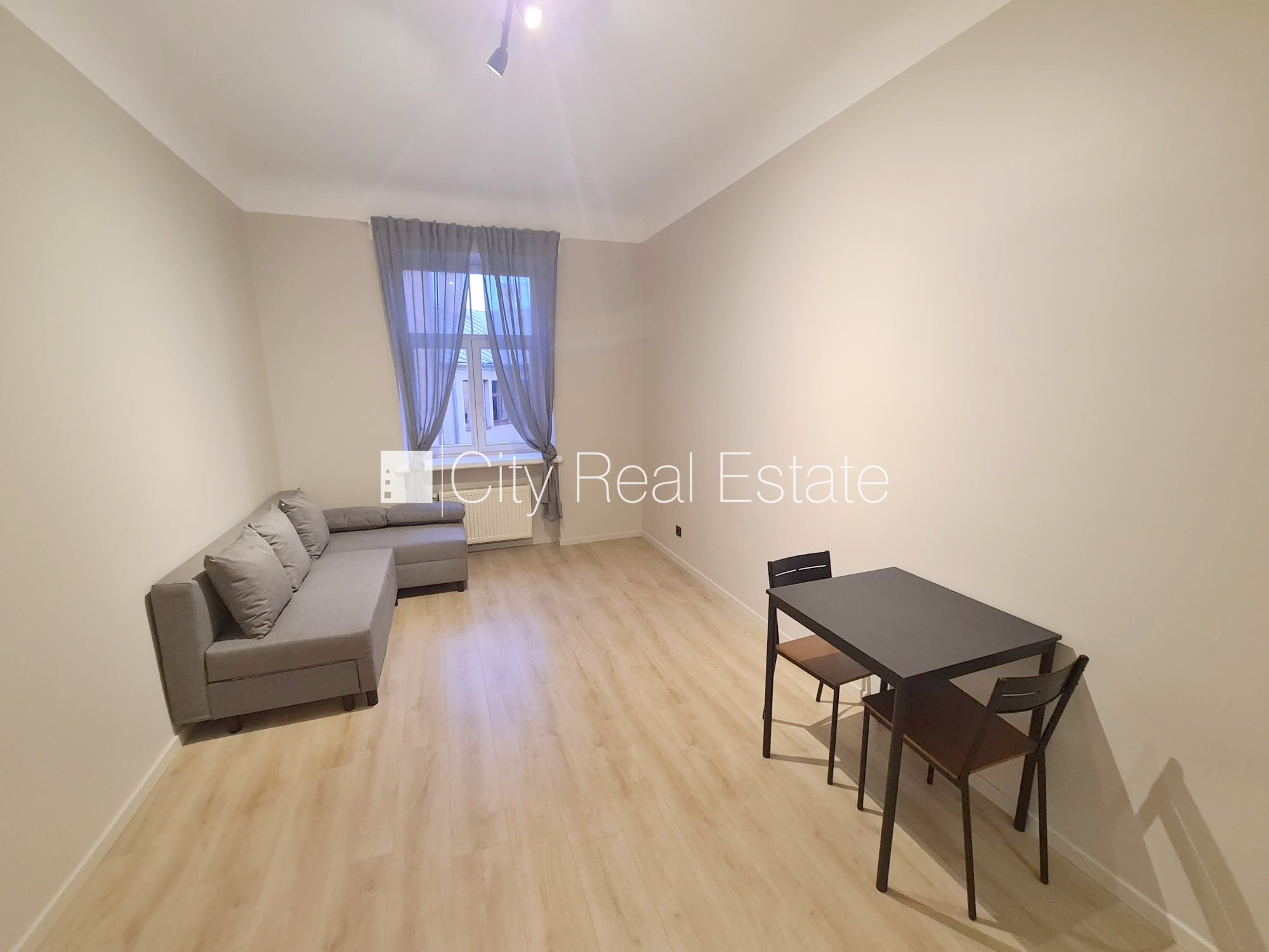 Sludinājumi. Pagalma ēka, renovēta māja, ieeja no ielas un pagalma, ir lifts, kāpņu telpa pēc kapitālā remonta, Cena: 380 EUR/mēn Foto #6