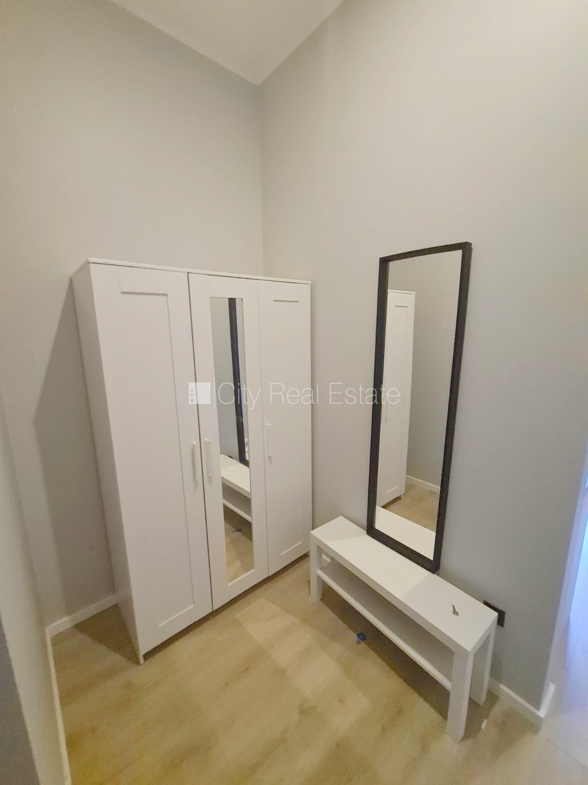 Sludinājumi. Fasādes māja, renovēta māja, slēgts pagalms, ieeja no ielas un pagalma, kāpņu telpa pēc kapitālā Cena: 330 EUR/mēn Foto #20