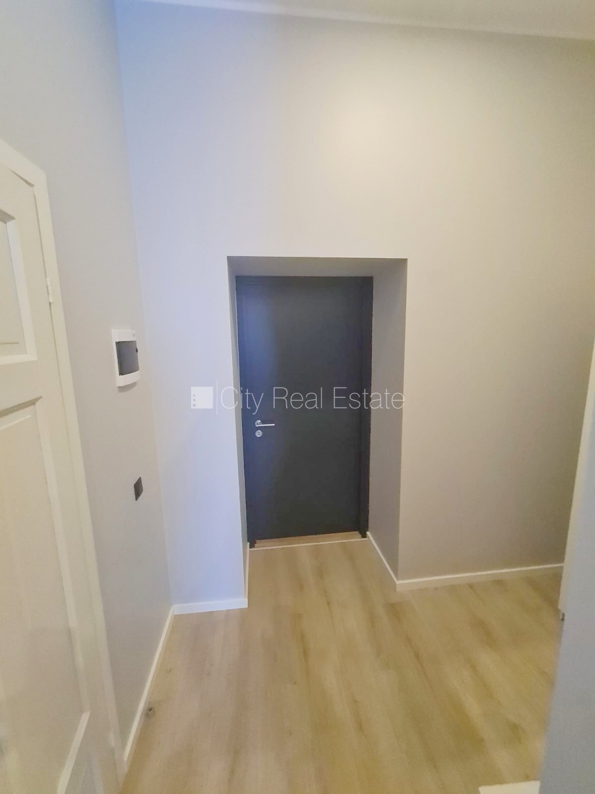 Sludinājumi. Fasādes māja, renovēta māja, slēgts pagalms, ieeja no ielas un pagalma, kāpņu telpa pēc kapitālā Cena: 330 EUR/mēn Foto #21