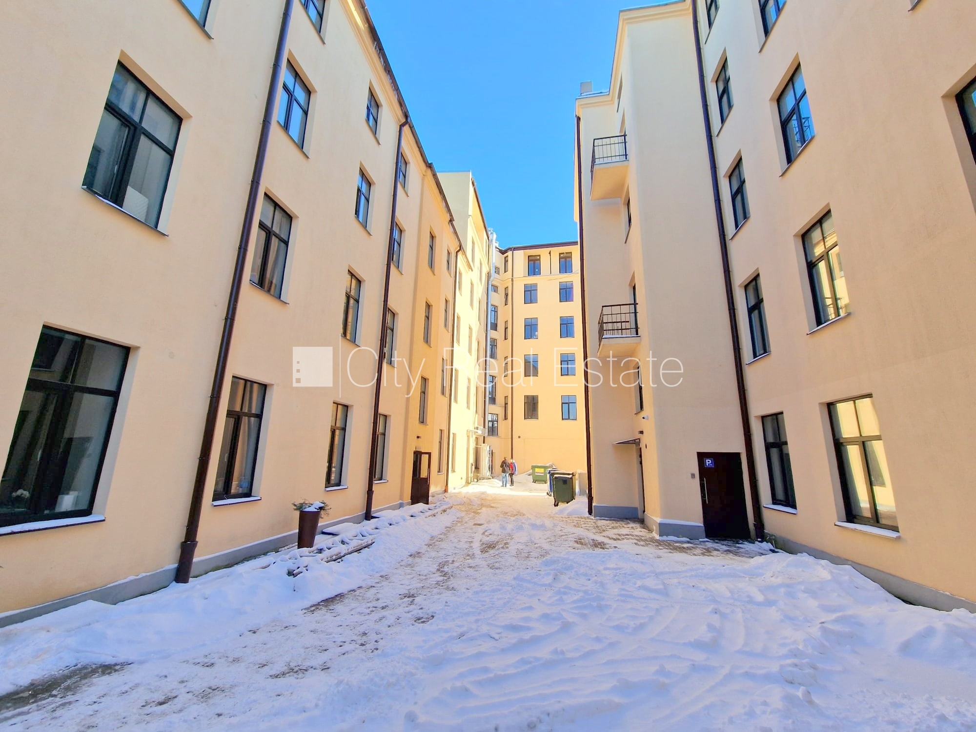 Sludinājumi. Fasādes māja, renovēta māja, slēgts pagalms, ieeja no ielas un pagalma, kāpņu telpa pēc kapitālā Cena: 330 EUR/mēn Foto #25