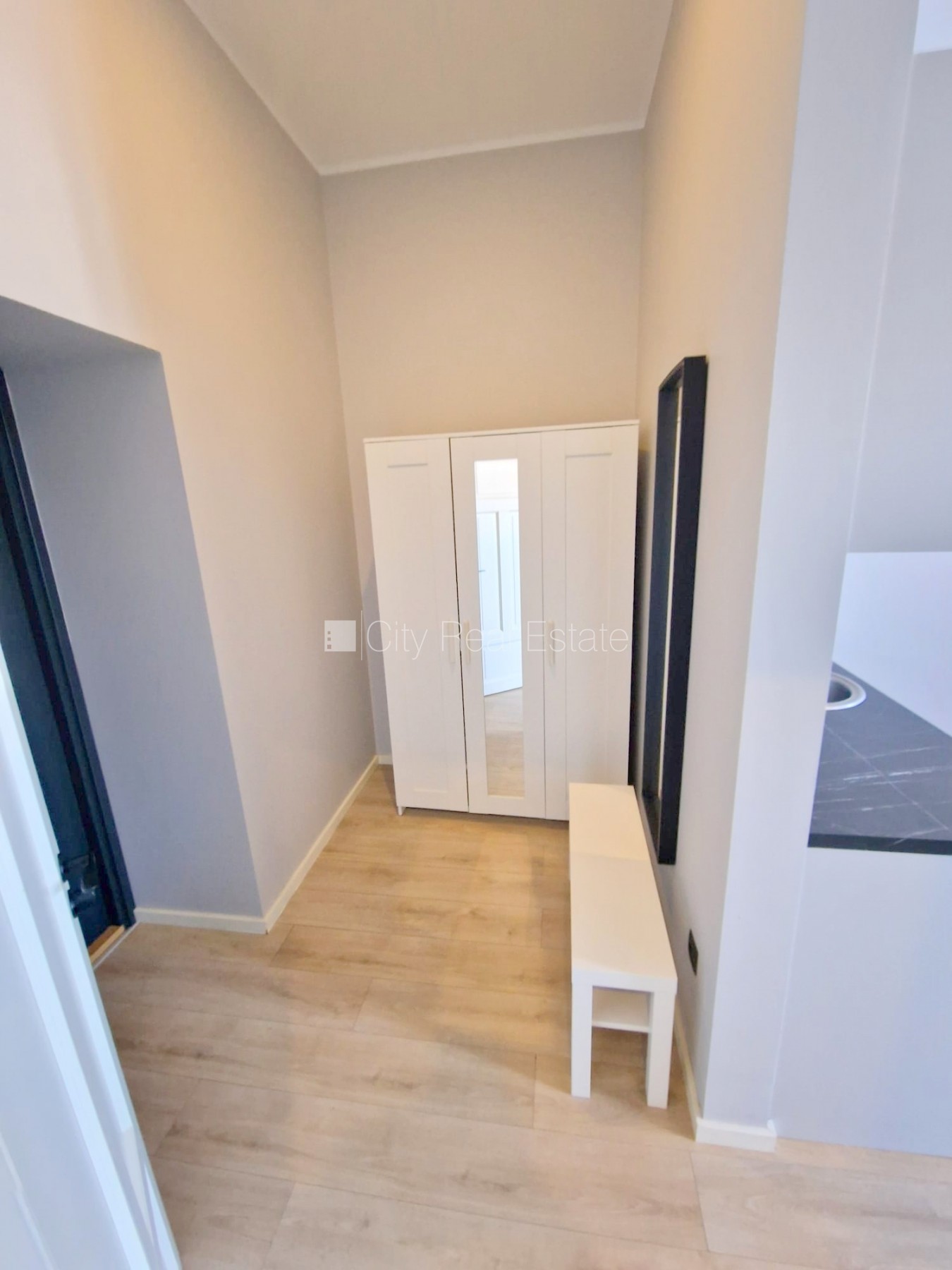 Sludinājumi. Fasādes māja, renovēta māja, slēgts pagalms, ieeja no ielas un pagalma, kāpņu telpa pēc kapitālā Cena: 330 EUR/mēn Foto #19