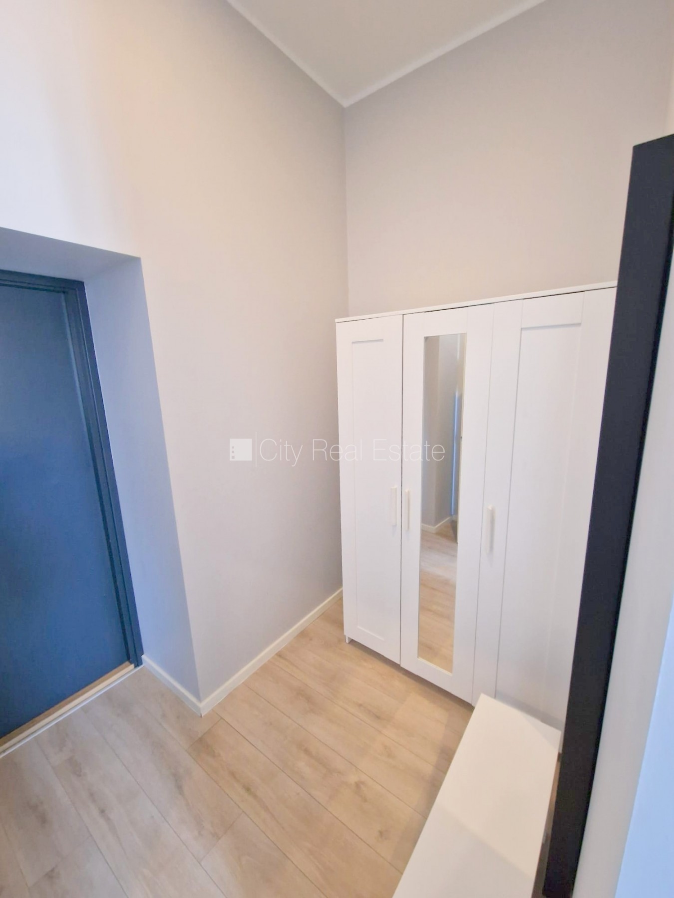 Sludinājumi. Fasādes māja, renovēta māja, slēgts pagalms, ieeja no ielas un pagalma, kāpņu telpa pēc kapitālā Cena: 330 EUR/mēn Foto #13