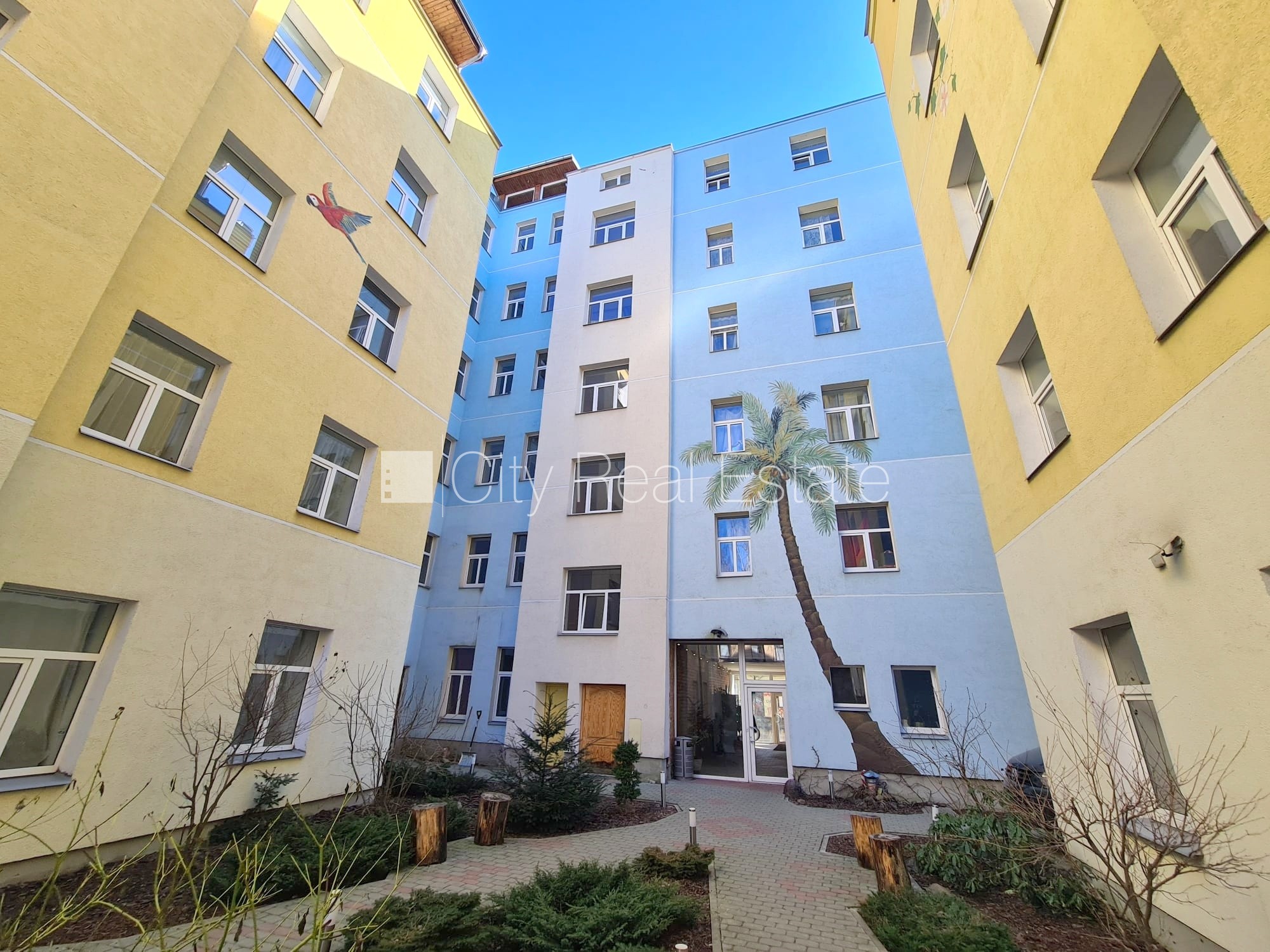 Sludinājumi. Pagalma ēka, renovēta māja, slēgts pagalms, ieeja no ielas un pagalma, kāpņu telpa pēc kosmētiskā Cena: 280 EUR/mēn Foto #19