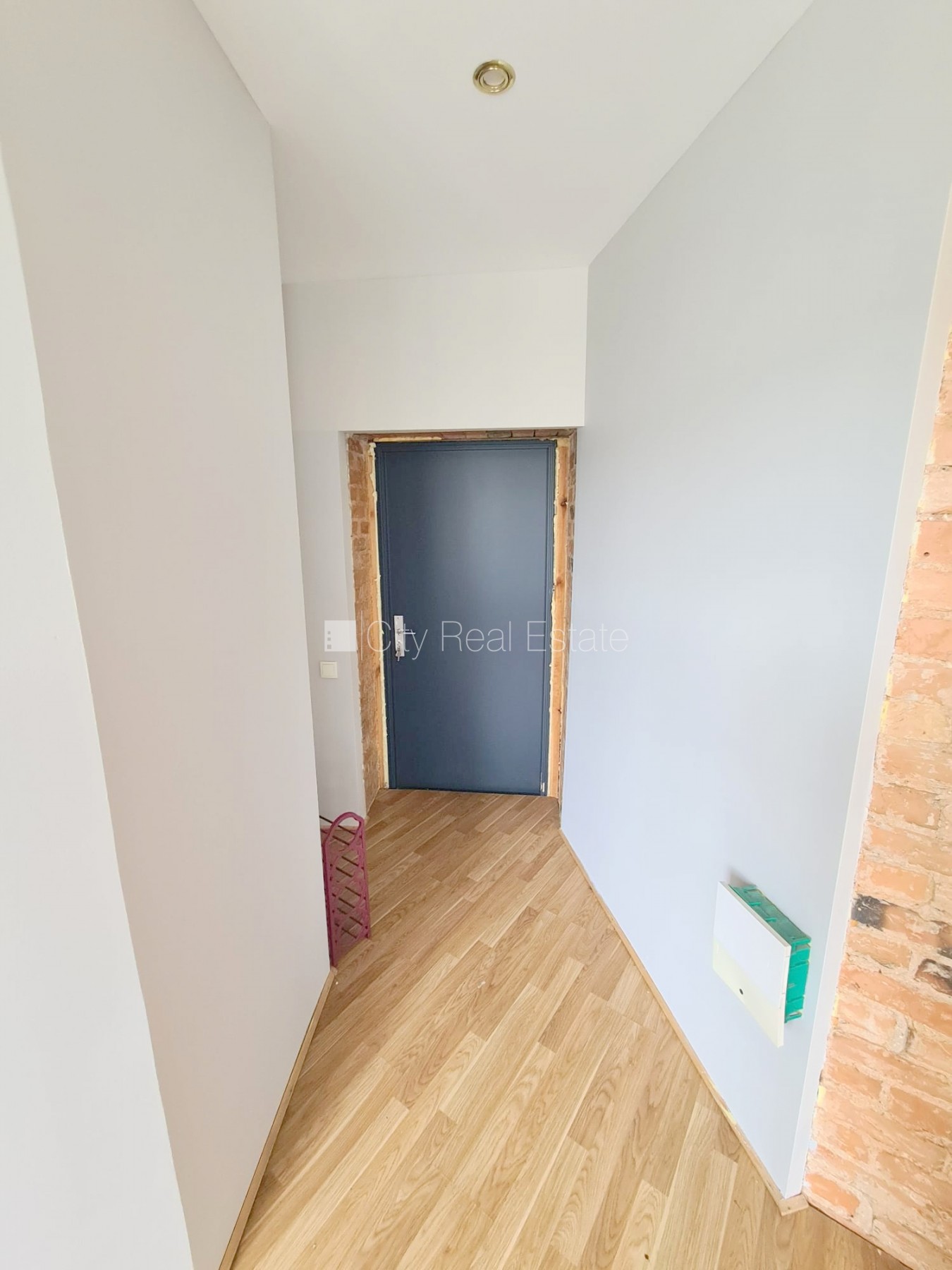 Sludinājumi. Pagalma ēka, renovēta māja, slēgts pagalms, ieeja no ielas un pagalma, kāpņu telpa pēc kosmētiskā Cena: 280 EUR/mēn Foto #13