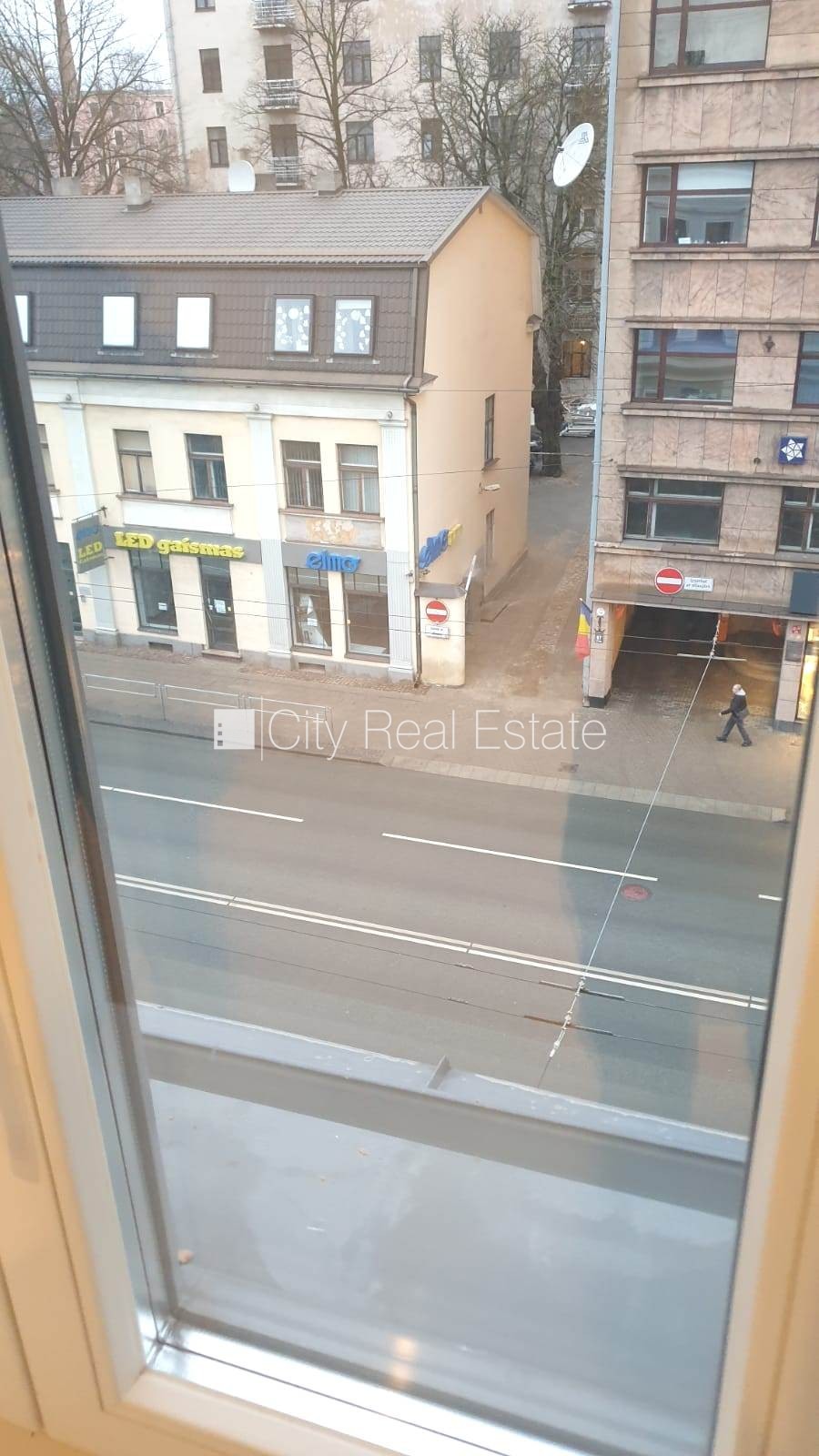 Объявление. Фасадный дом, реновированный дом, закрытый двор, вход с улицы, лестничная клетка после капитального Цена: 320 EUR/мес. Foto #10