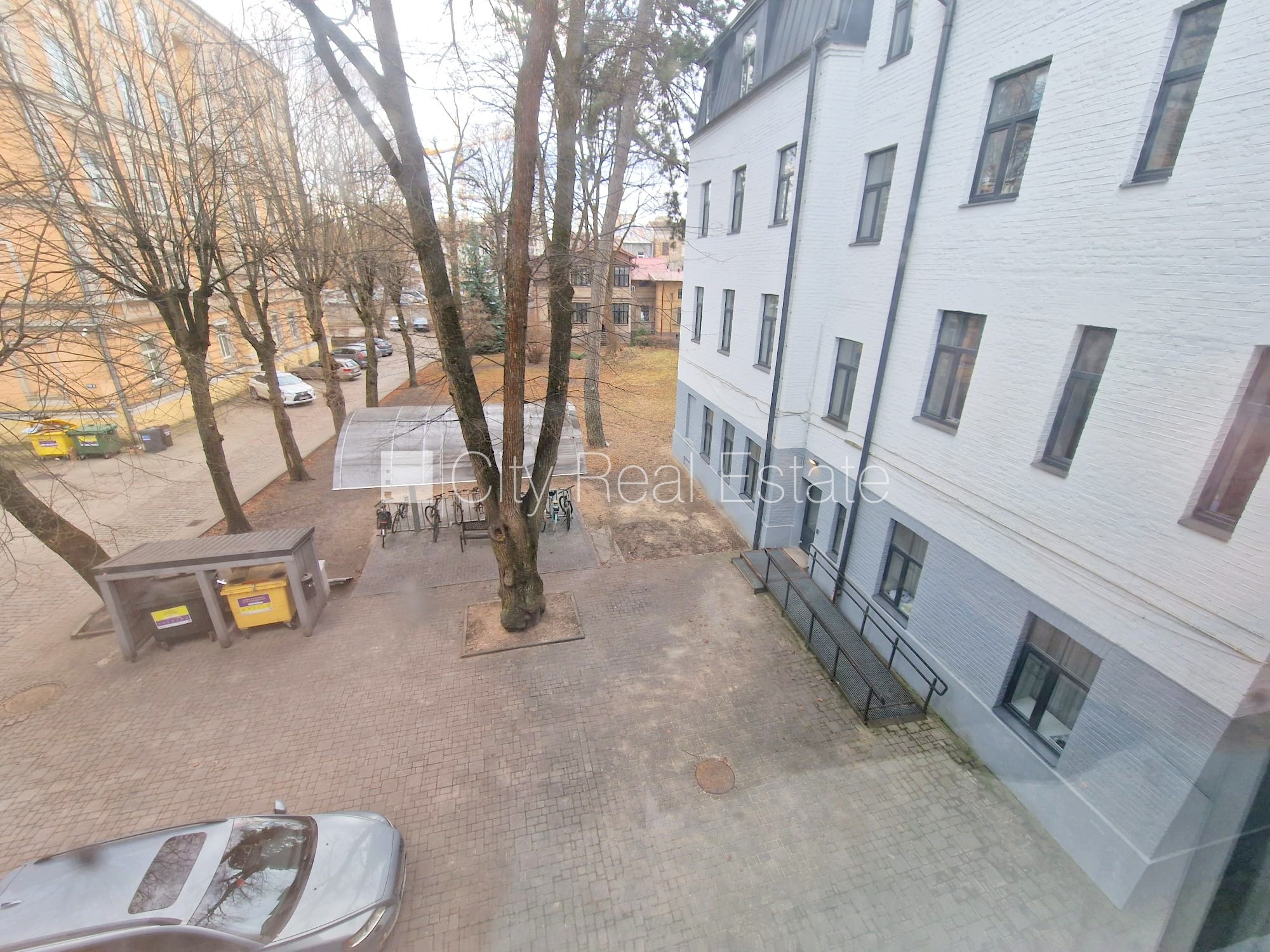 Sludinājumi. Fasādes māja, renovēta māja, slēgts pagalms, ieeja no ielas, kāpņu telpa pēc kapitālā remonta, logi Cena: 320 EUR/mēn Foto #19