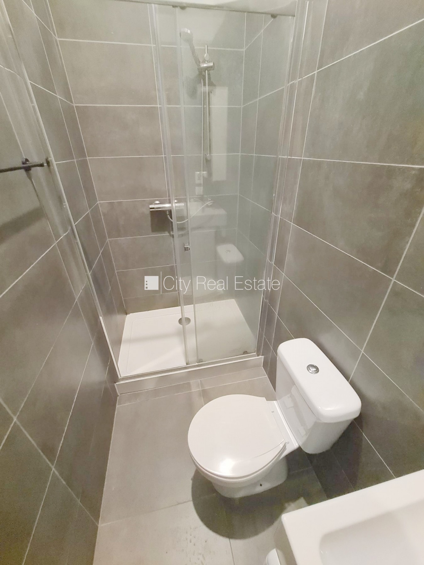 Sludinājumi. Pagalma ēka, renovēta māja, slēgts pagalms, ieeja no ielas un pagalma, kāpņu telpa pēc kapitālā Cena: 340 EUR/mēn Foto #13